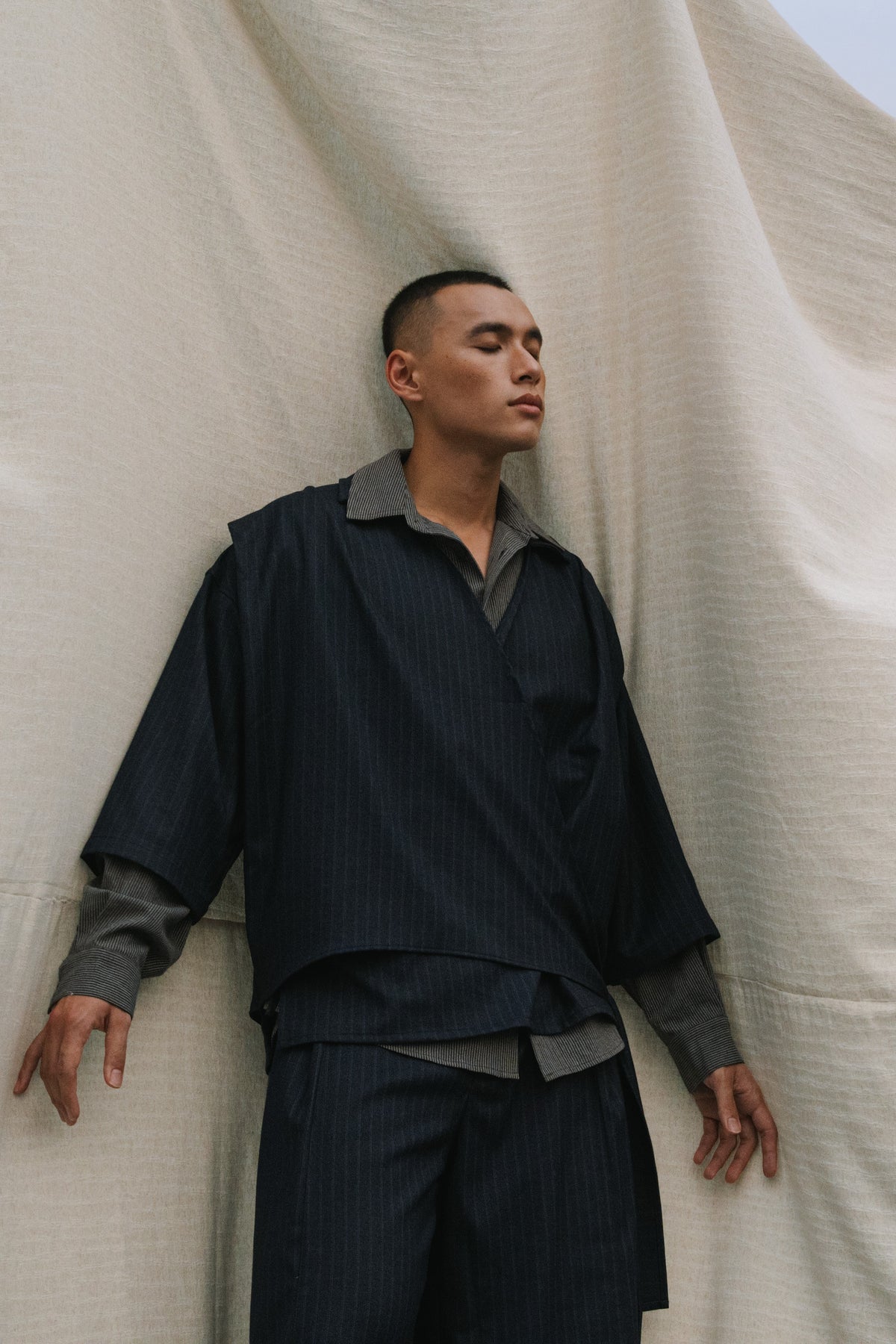 Gender Neutral Pleated Hem Ankle Pants (Poly / Navy Stripe)