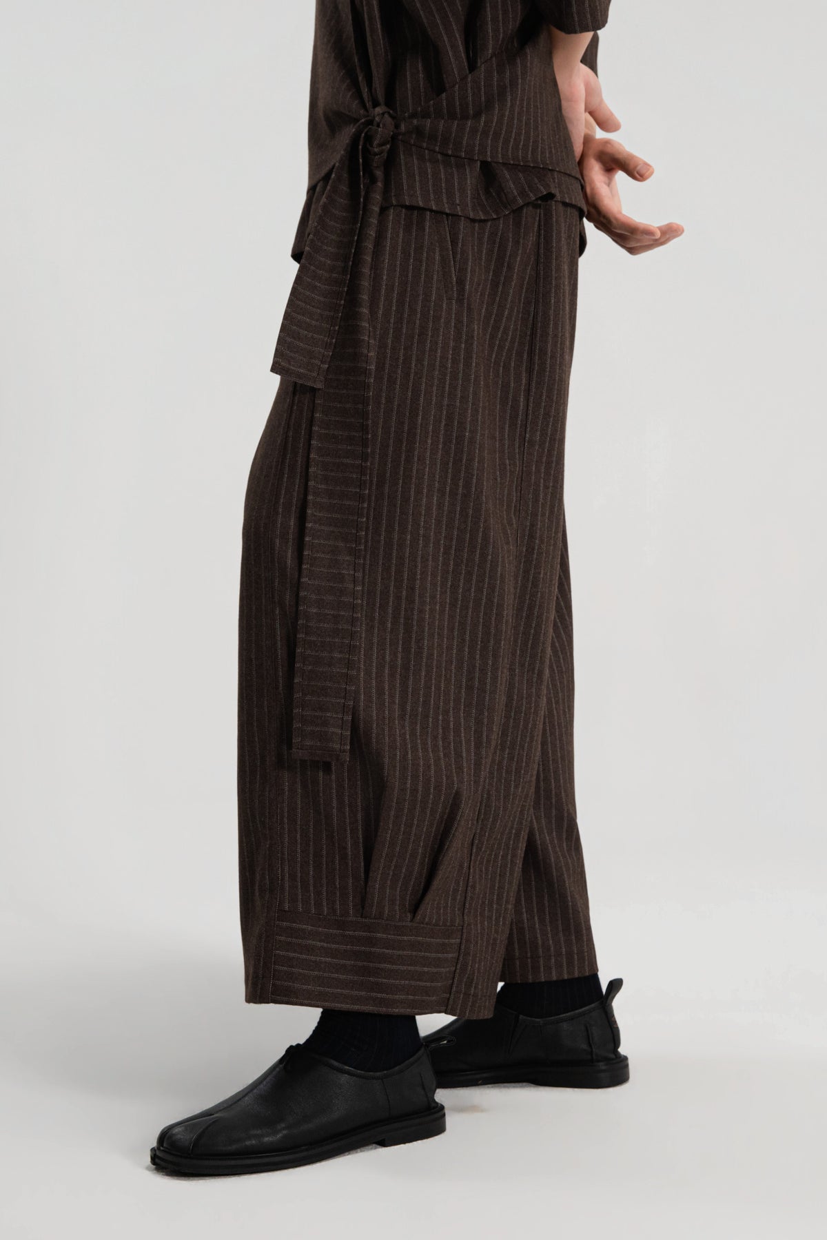 Gender Neutral Pleated Hem Ankle Pants (Poly / Brown Stripe)
