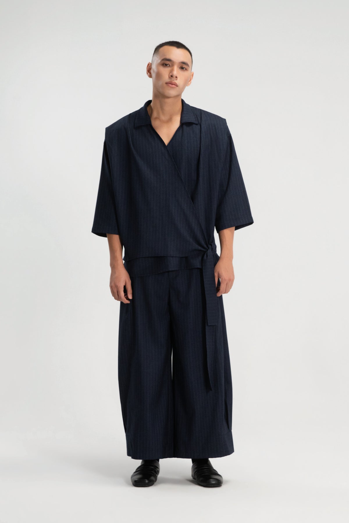 Gender Neutral Pleated Hem Ankle Pants (Poly / Navy Stripe)