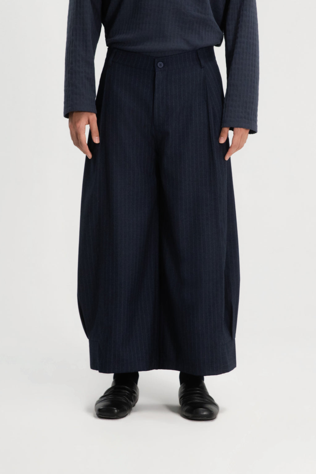 Gender Neutral Pleated Hem Ankle Pants (Poly / Navy Stripe)