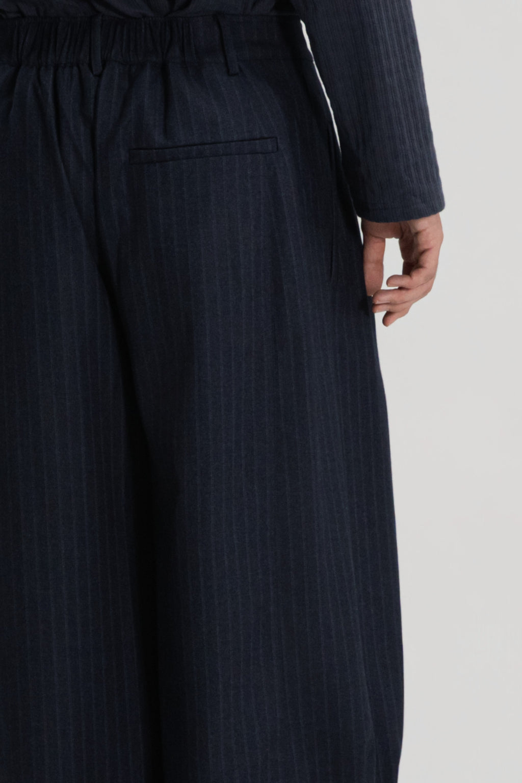 Gender Neutral Pleated Hem Ankle Pants (Poly / Navy Stripe)