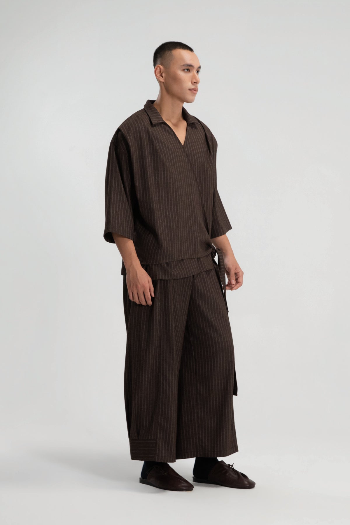 Gender Neutral Pleated Hem Ankle Pants (Poly / Brown Stripe)