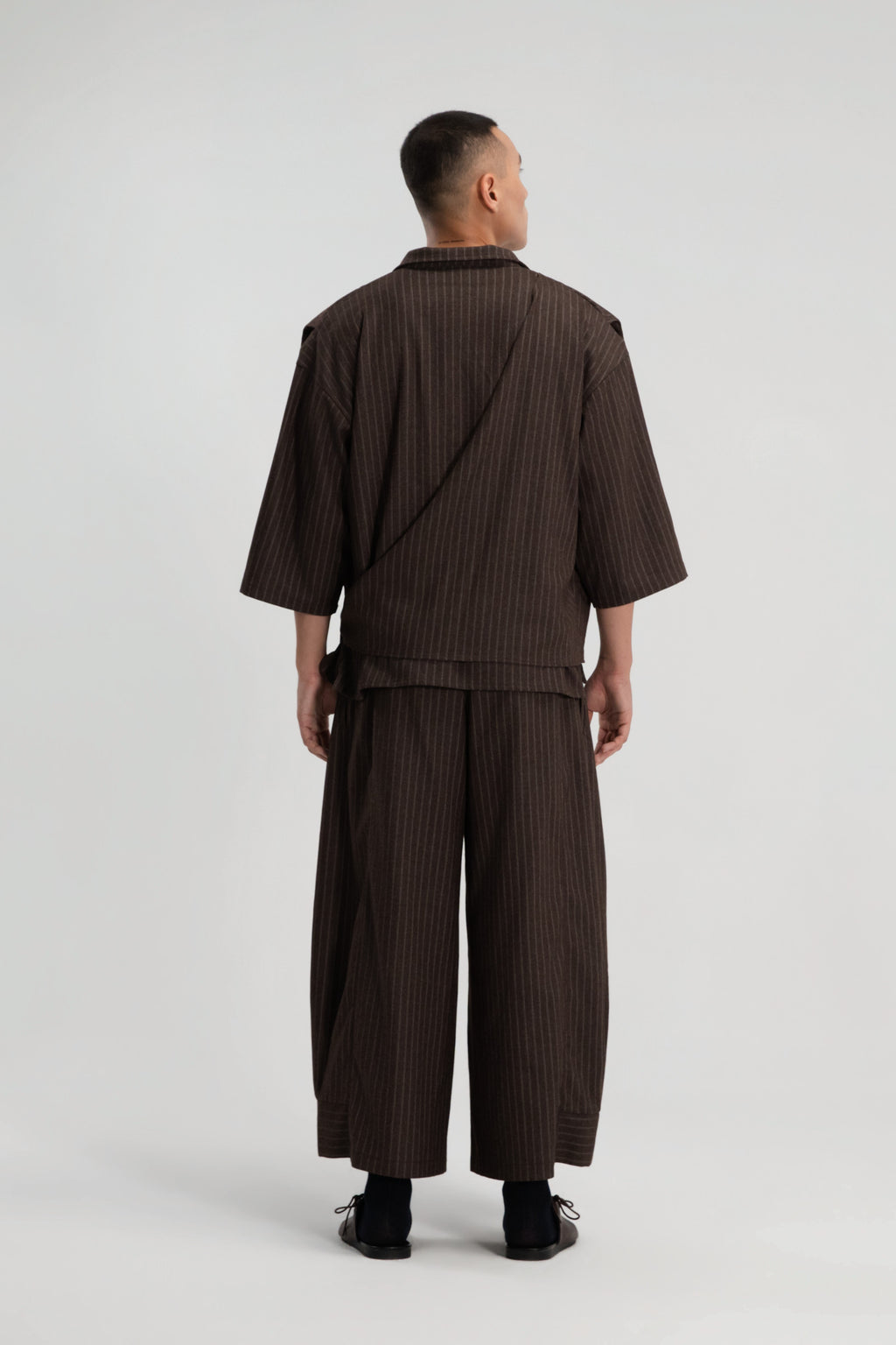 Gender Neutral Pleated Hem Ankle Pants (Poly / Brown Stripe)