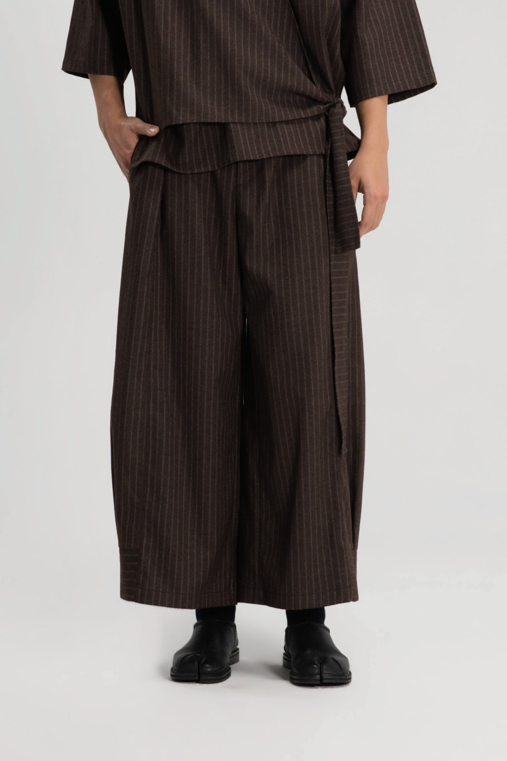 Gender Neutral Pleated Hem Ankle Pants (Poly / Brown Stripe)