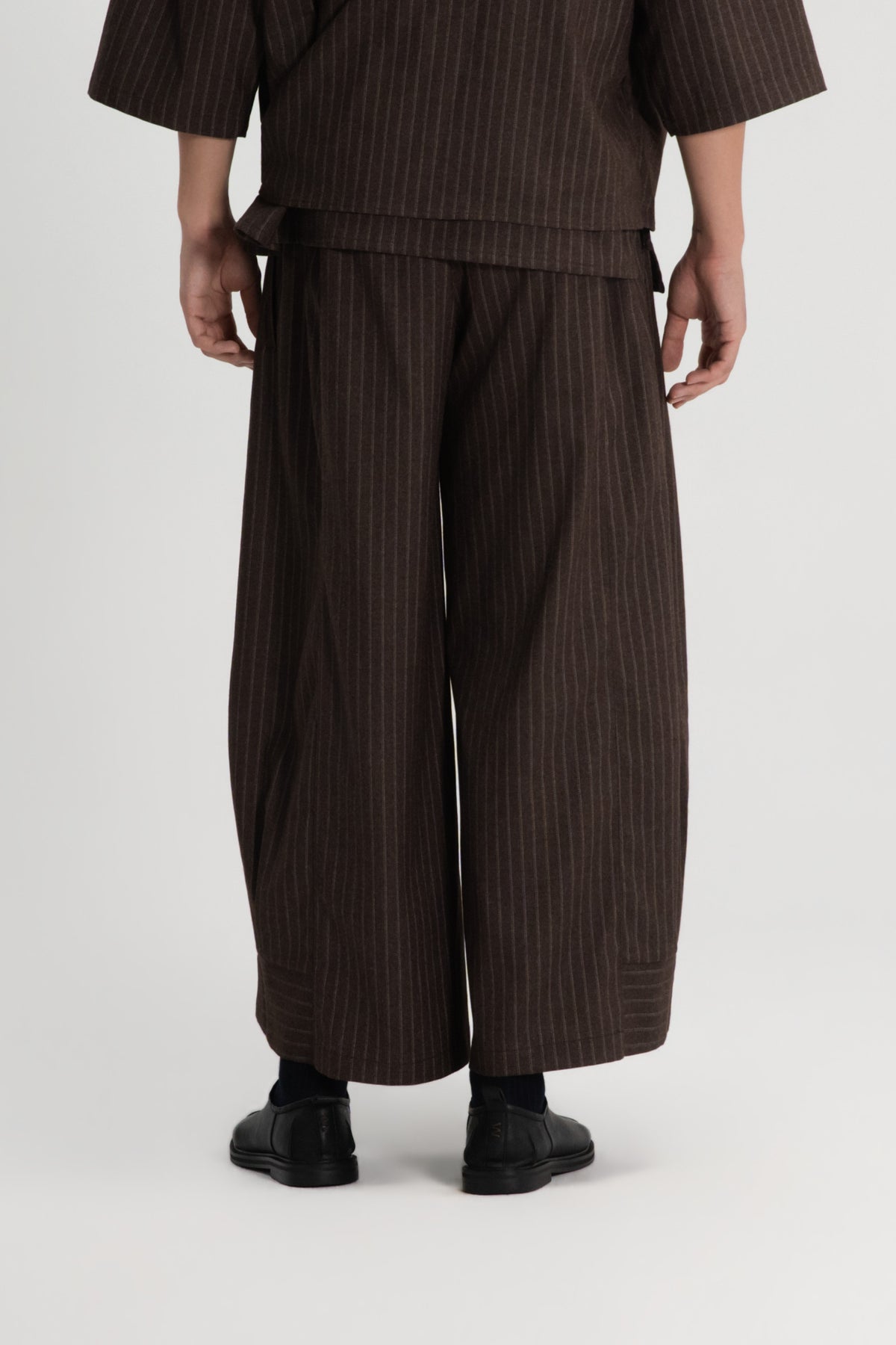 Gender Neutral Pleated Hem Ankle Pants (Poly / Brown Stripe)