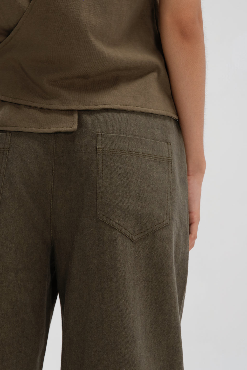 Medium Rise Straight-Cut Denim Pants (Dirty Tea)