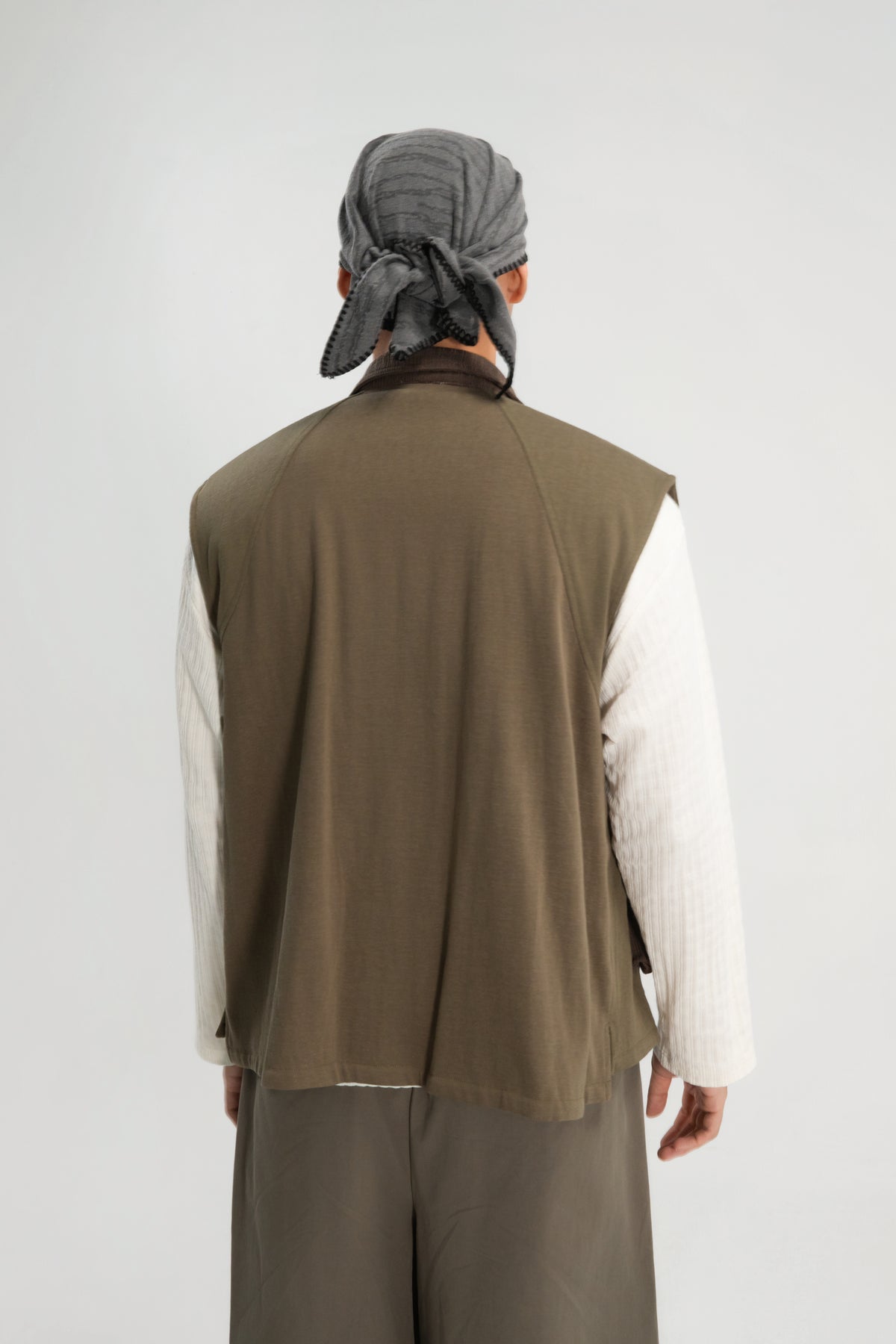 Gender Neutral Slouchy Grain Knit Farmer Vest (Tea)
