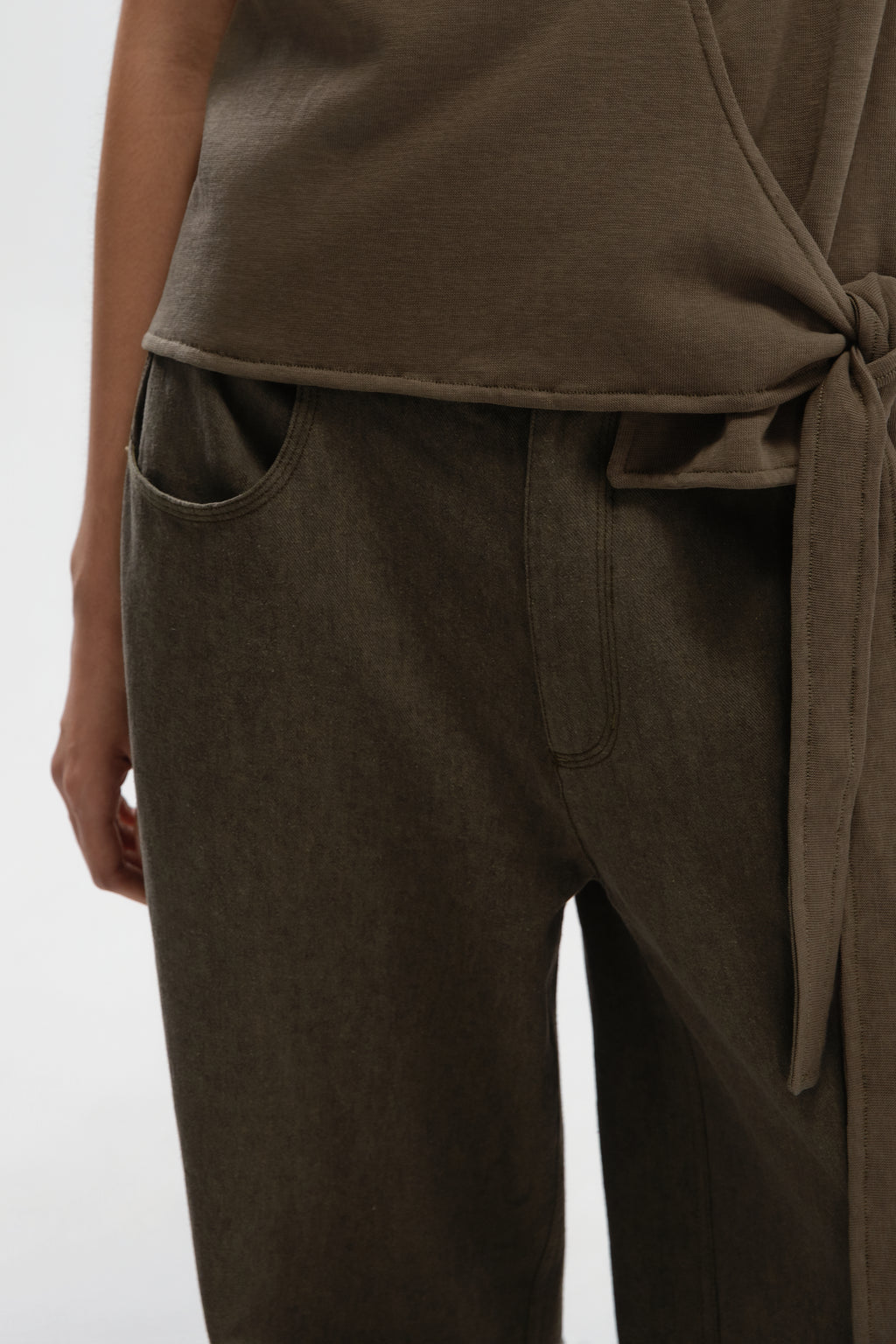 Medium Rise Straight-Cut Denim Pants (Dirty Tea)
