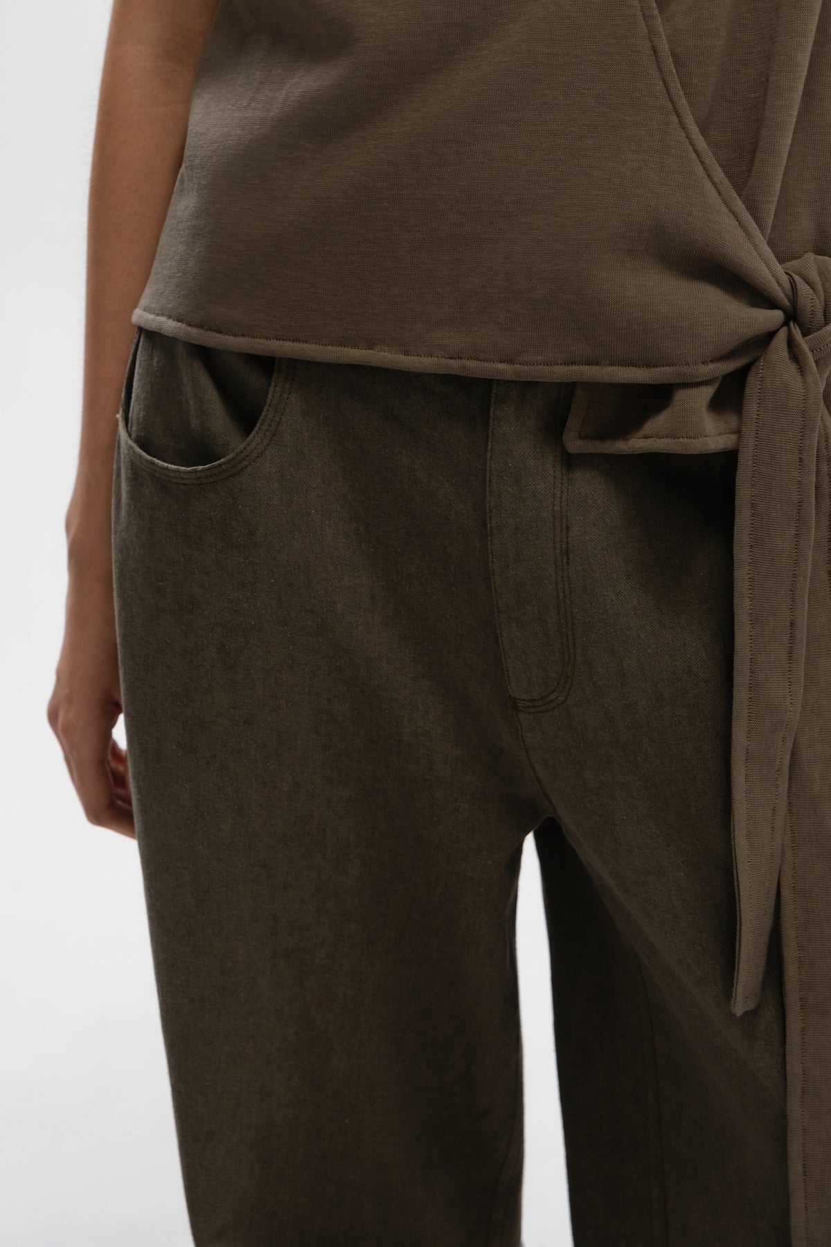Medium Rise Straight-Cut Denim Pants (Dirty Tea)