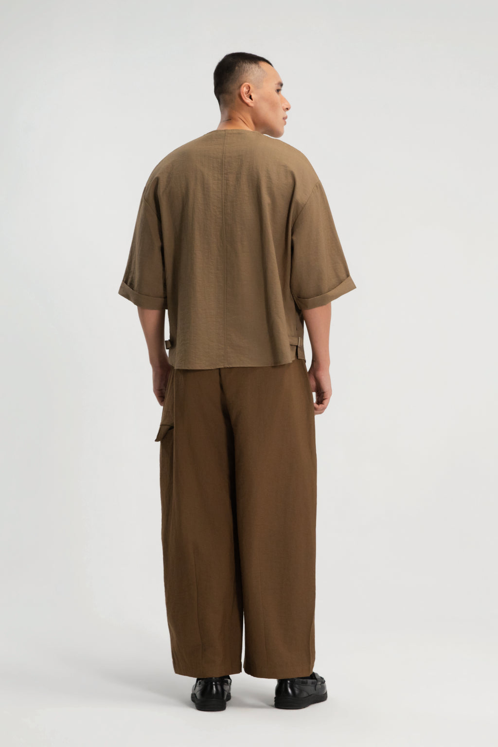 Gender Neutral Collarless Half-Zipper Shirt (Mud)