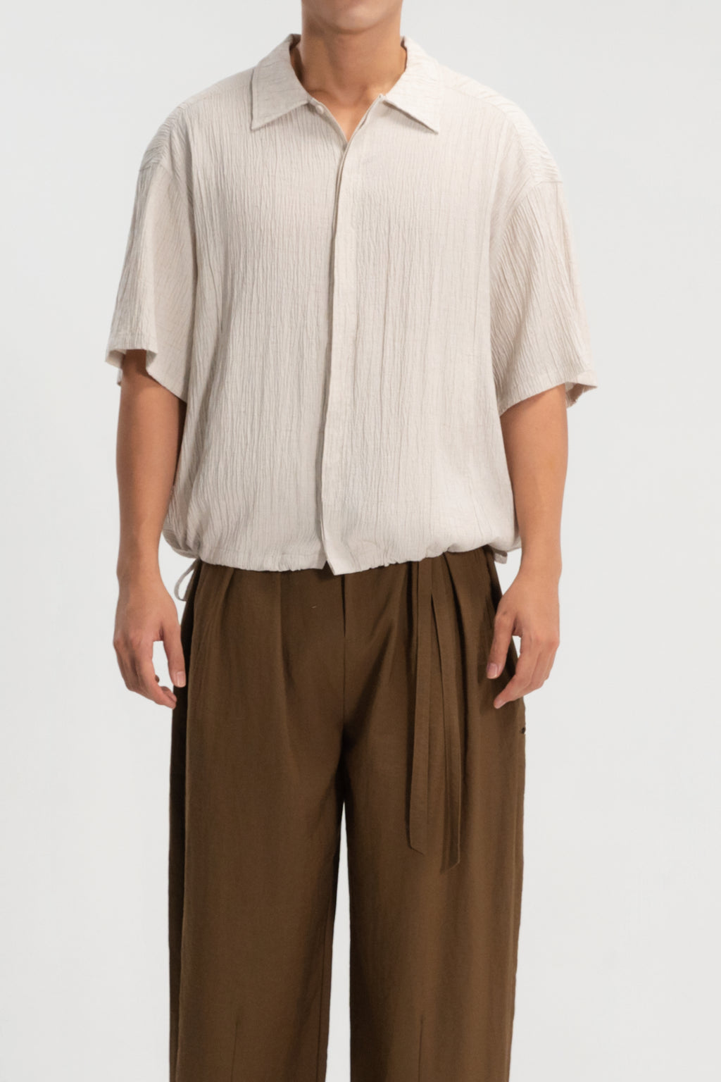 Gender Neutral Drawstring Hem Hidden Button Short Sleeve Shirt (Beige)