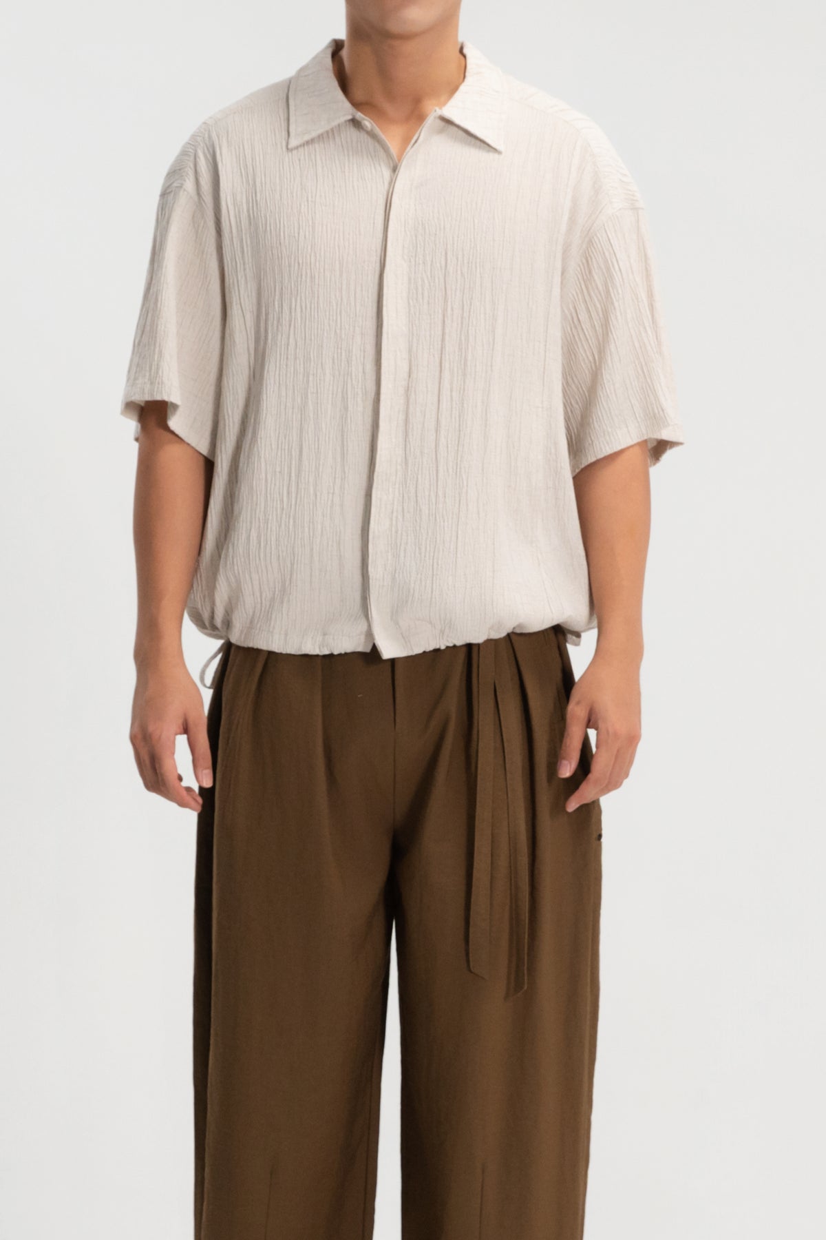Gender Neutral Drawstring Hem Hidden Button Short Sleeve Shirt (Beige)