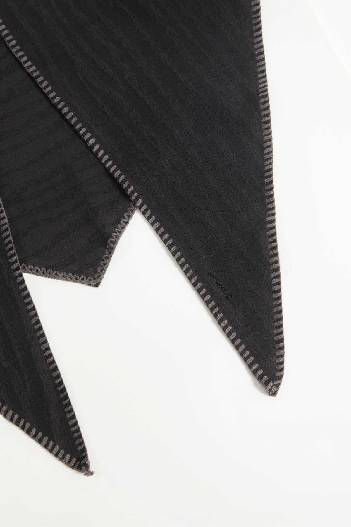 Small Tri Scarf (Aged Black)
