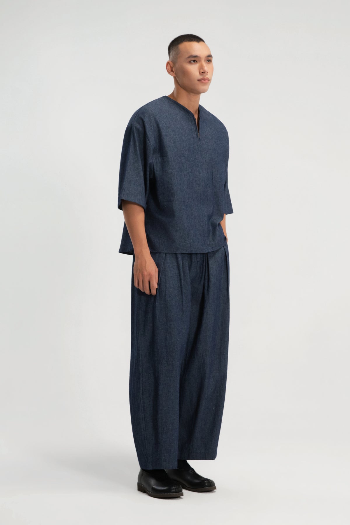 Gender Neutral Collarless Half-Zipper Shirt (Linen Denim / Blue)