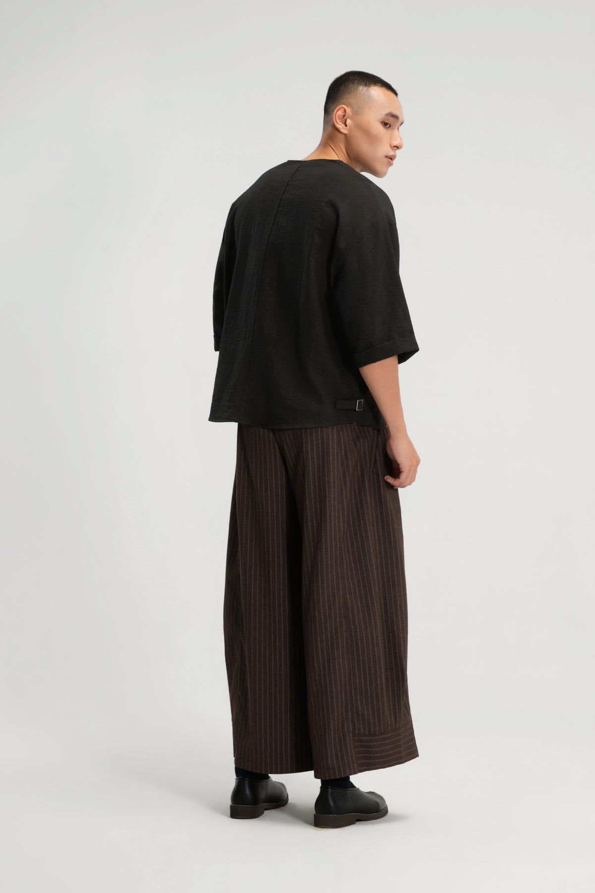 Gender Neutral Collarless Half-Zipper Shirt (Dark Grey)