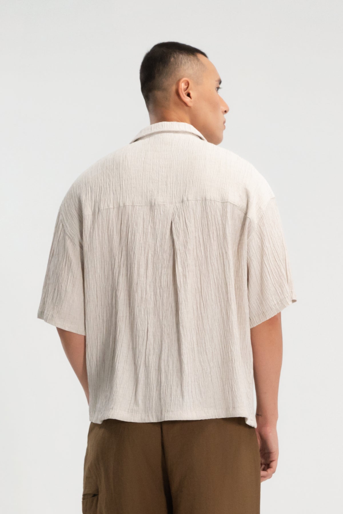 Gender Neutral Drawstring Hem Hidden Button Short Sleeve Shirt (Beige)