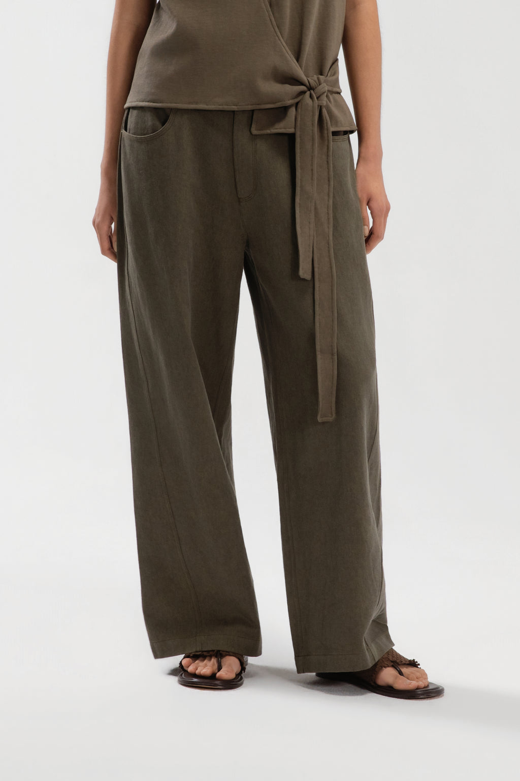 Medium Rise Straight-Cut Denim Pants (Dirty Tea)