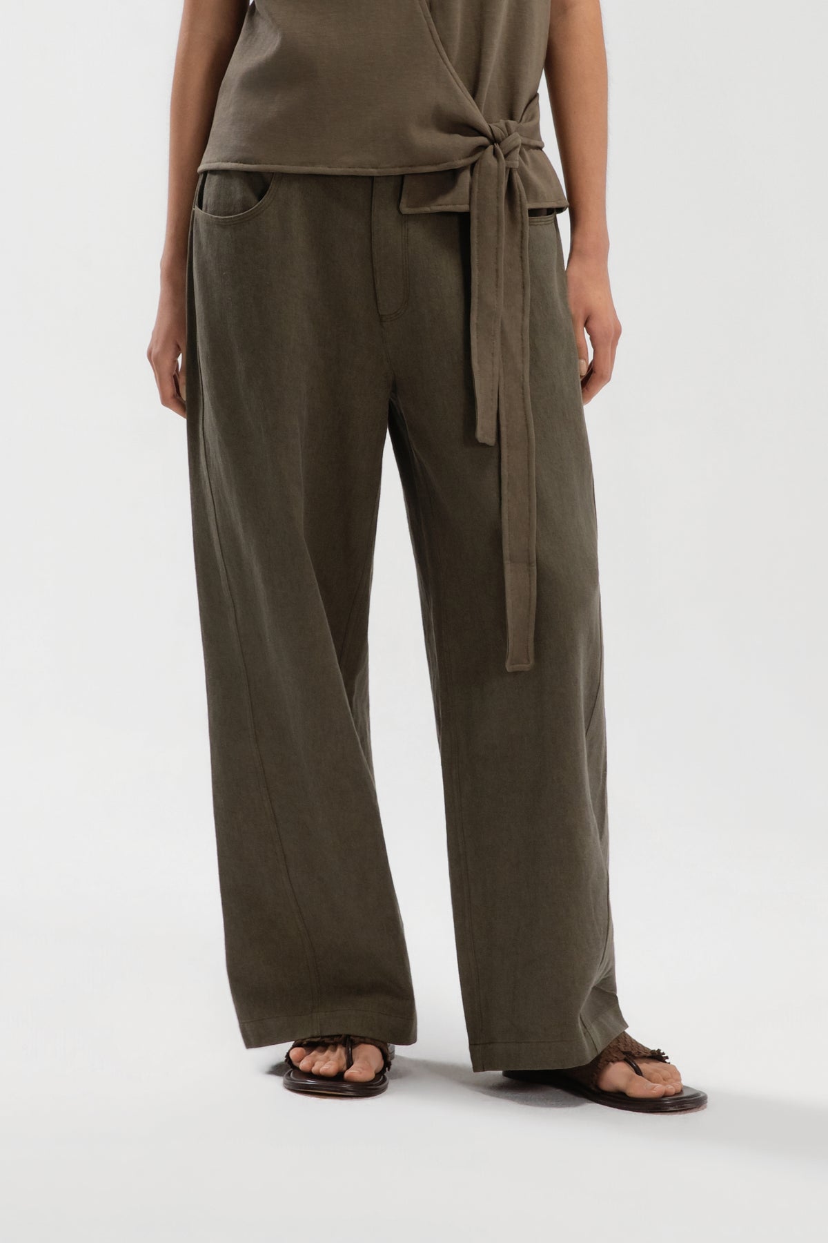 Medium Rise Straight-Cut Denim Pants (Dirty Tea)