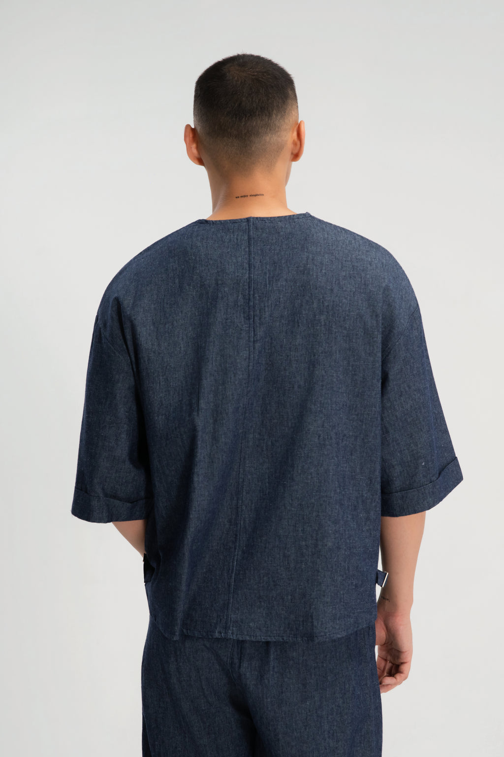 Gender Neutral Collarless Half-Zipper Shirt (Linen Denim / Blue)