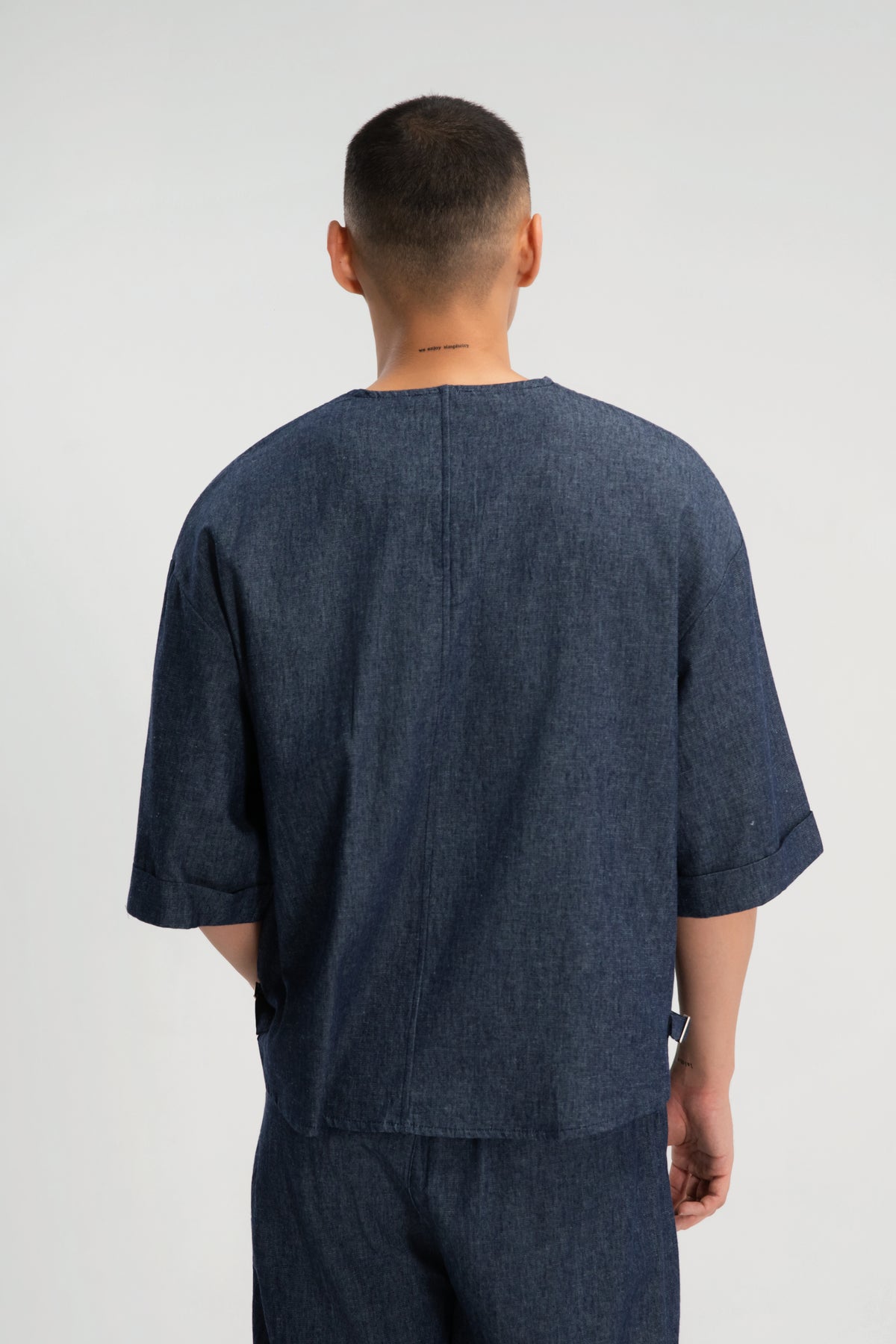 Gender Neutral Collarless Half-Zipper Shirt (Linen Denim / Blue)