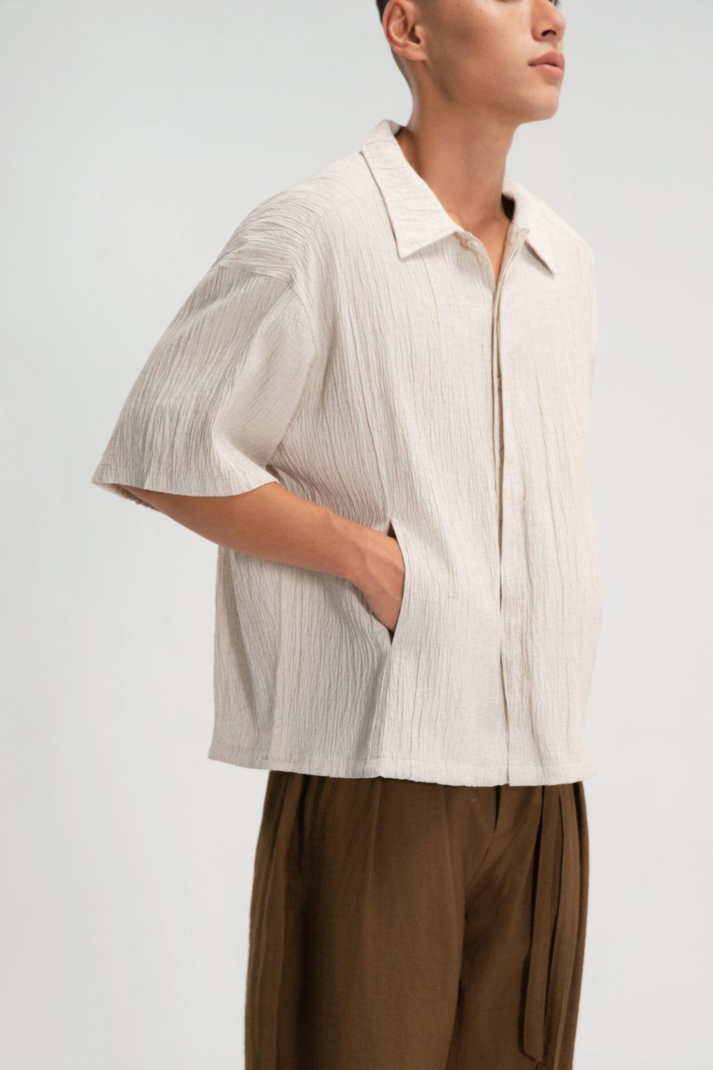 Gender Neutral Drawstring Hem Hidden Button Short Sleeve Shirt (Beige)