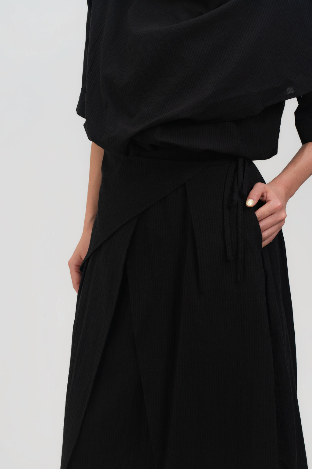 Waist Bandeu Layering Pleated Skirt - Midi (Black Grid)