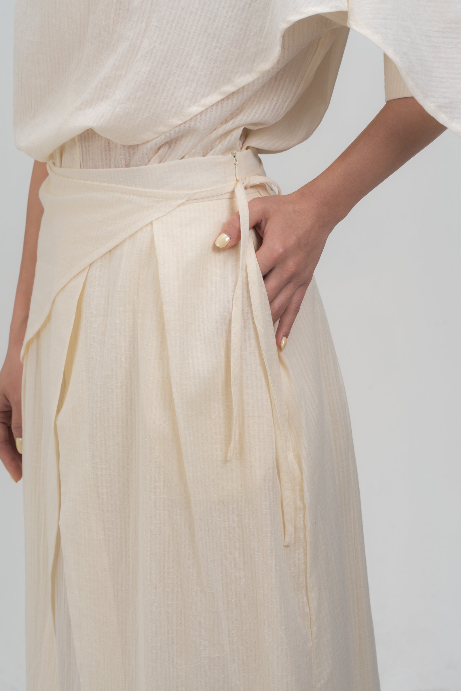 Waist Bandeu Layering Pleated Skirt - Plus Long (Off White Grid)