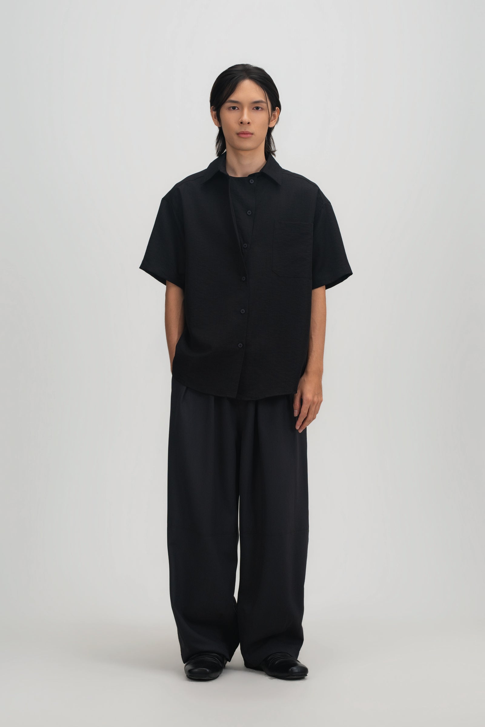 Gender Neutral Drape Neck Short-Sleeve Shirt (Black)