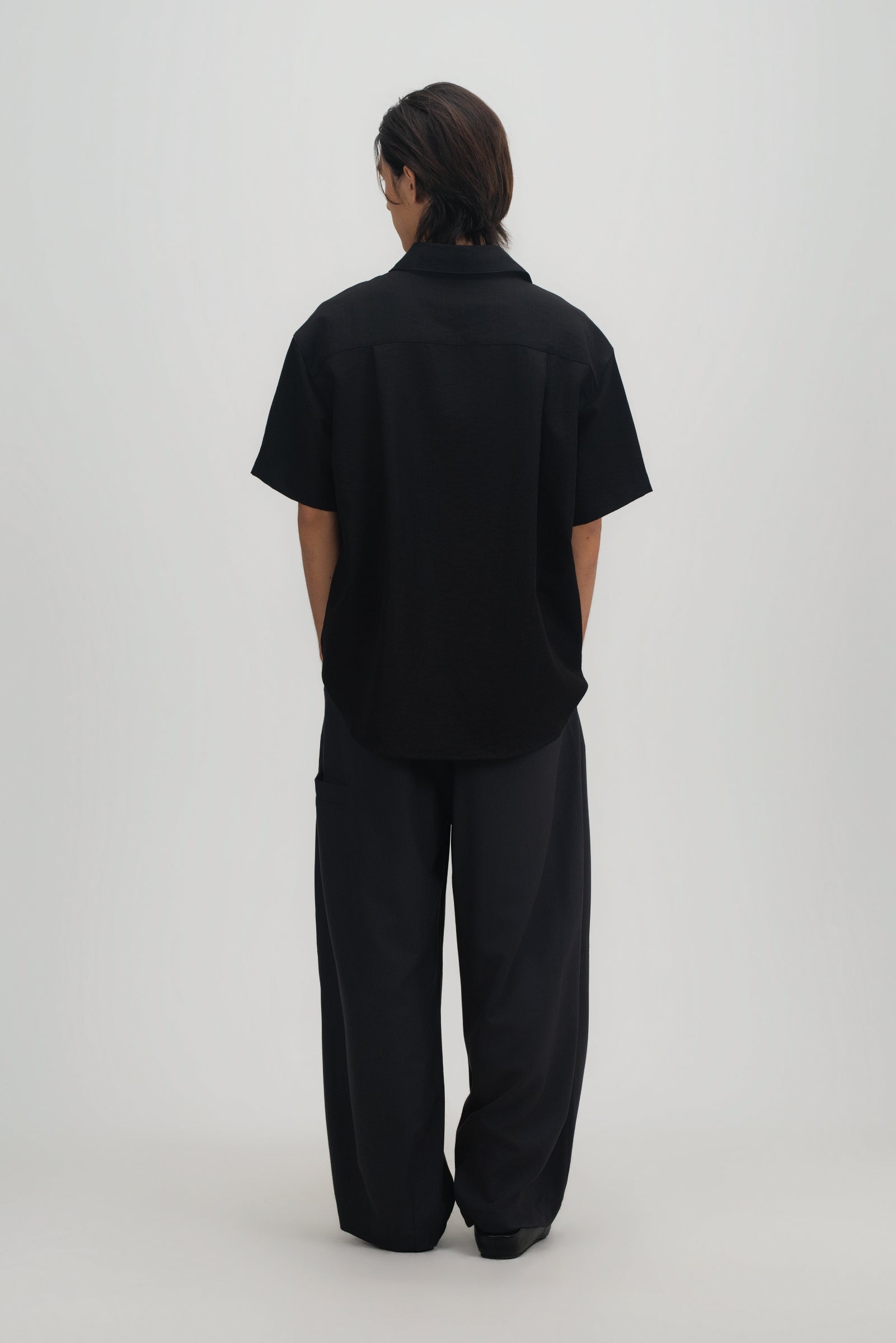 Gender Neutral Drape Neck Short-Sleeve Shirt (Black)