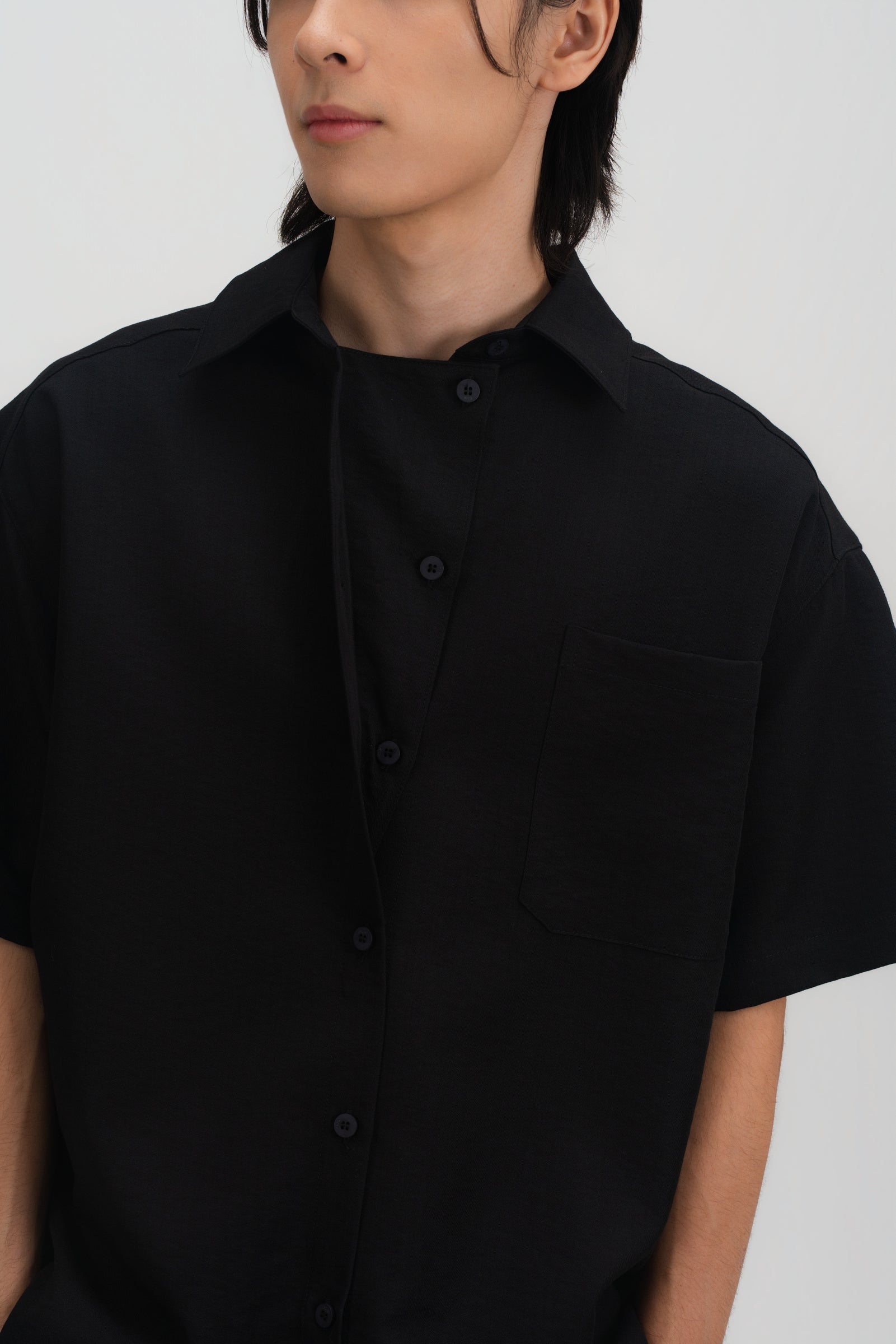 Gender Neutral Drape Neck Short-Sleeve Shirt (Black)