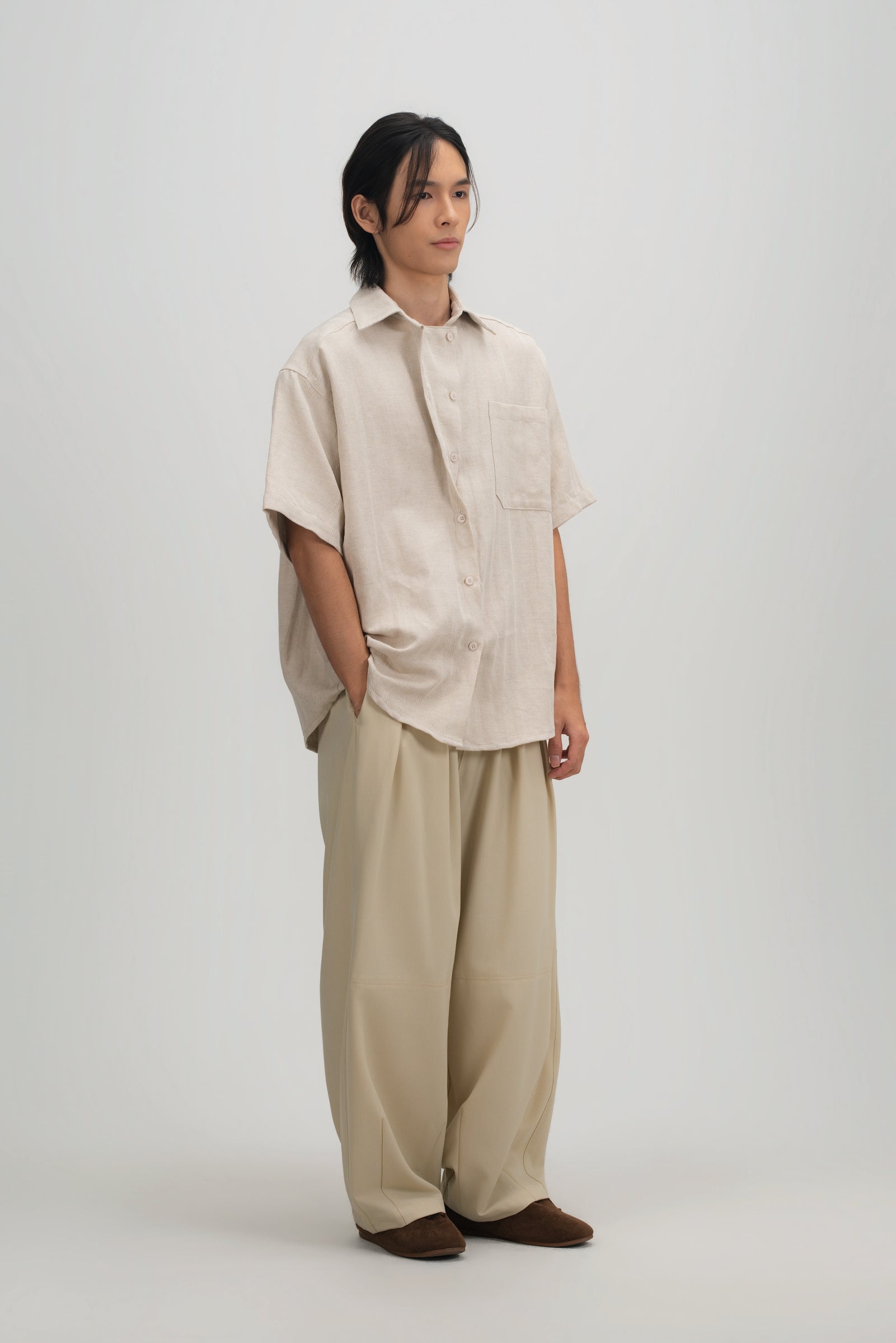 Gender Neutral Drape Neck Short-Sleeve Shirt (Linen Beige)