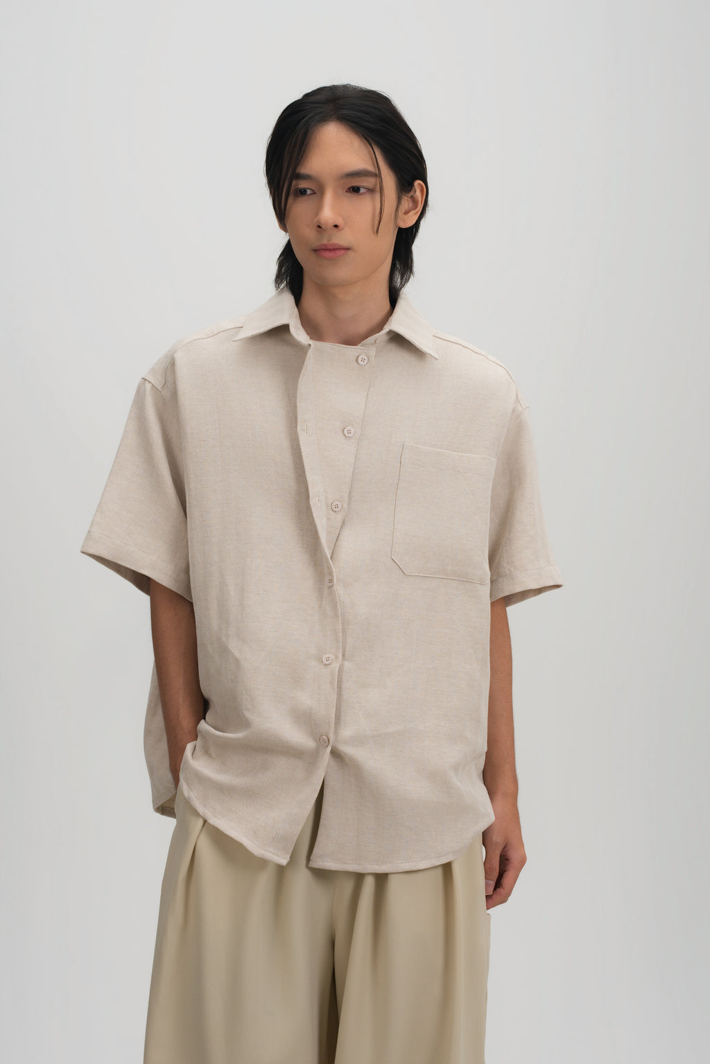 Gender Neutral Drape Neck Short-Sleeve Shirt (Linen Beige)
