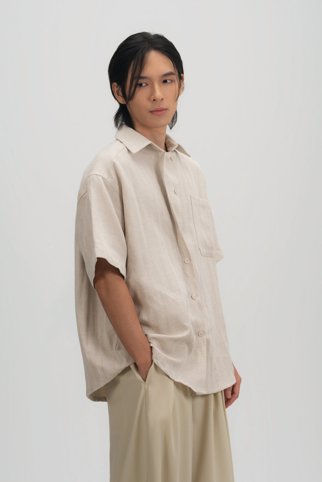 Gender Neutral Drape Neck Short-Sleeve Shirt (Linen Beige)