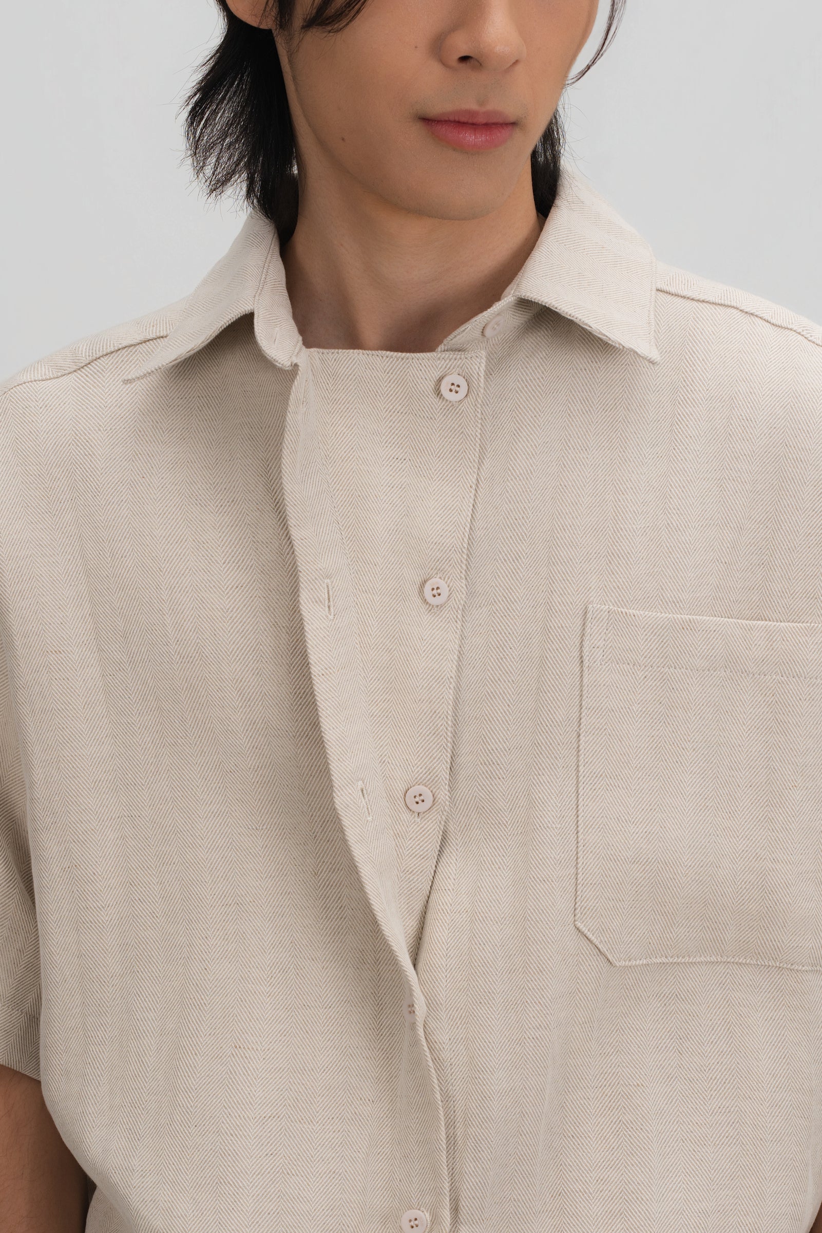 Gender Neutral Drape Neck Short-Sleeve Shirt (Linen Beige)
