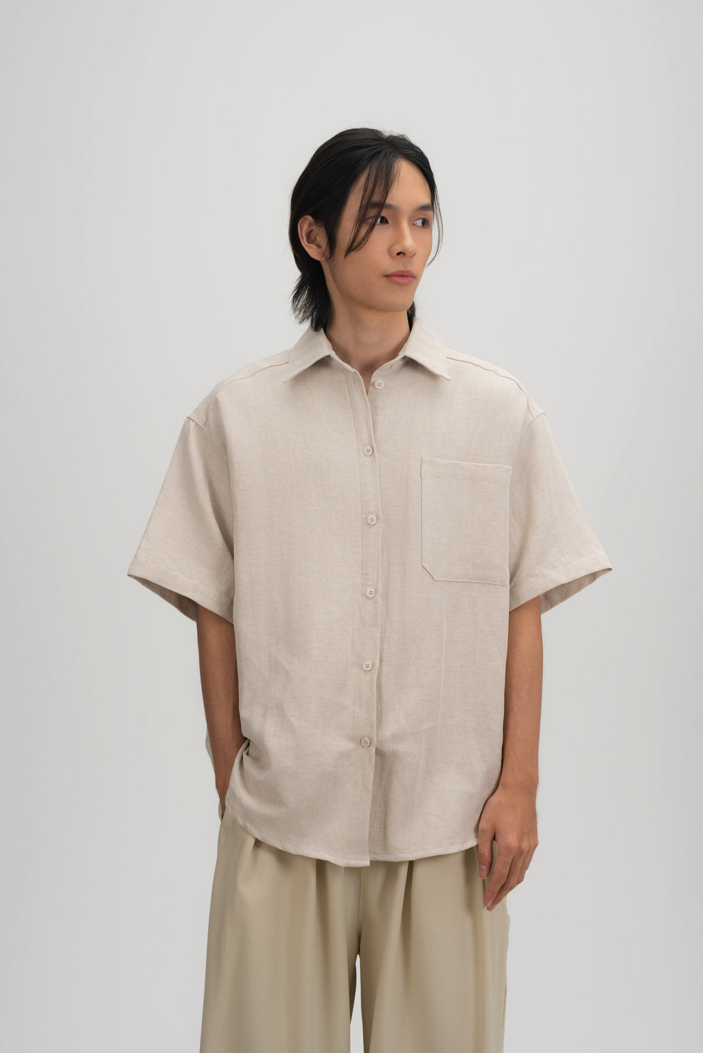 Gender Neutral Drape Neck Short-Sleeve Shirt (Linen Beige)