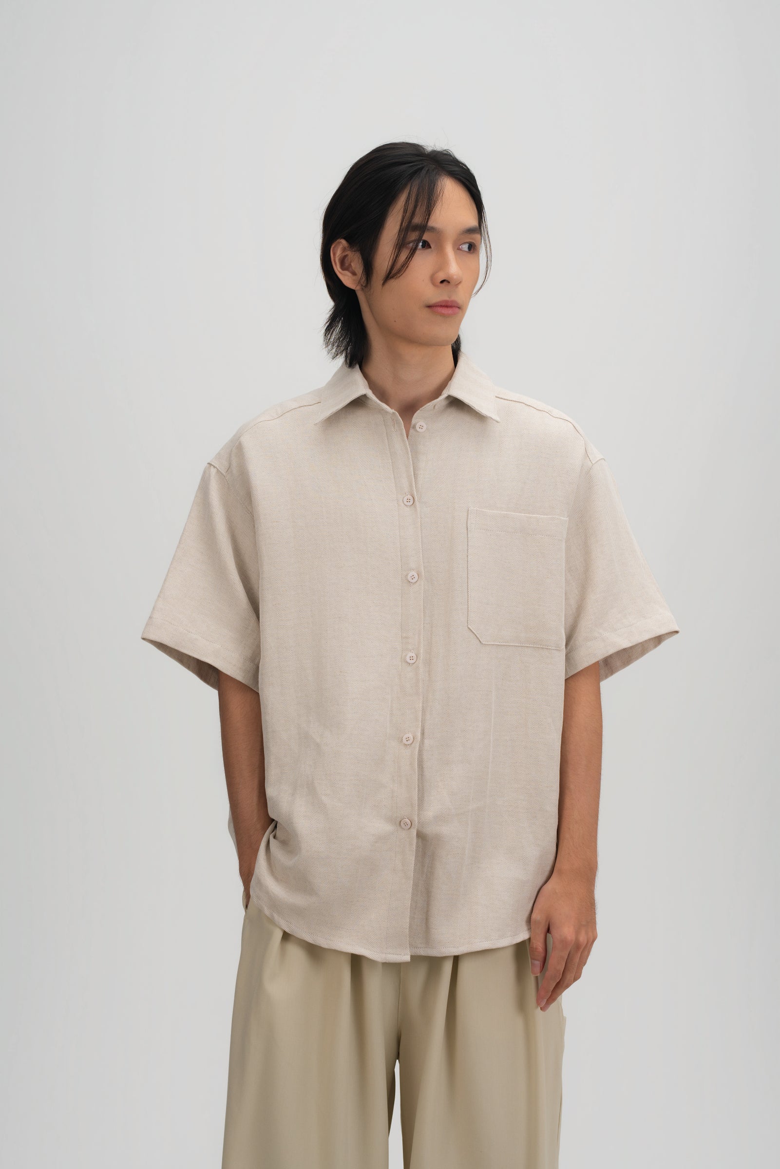 Gender Neutral Drape Neck Short-Sleeve Shirt (Linen Beige)