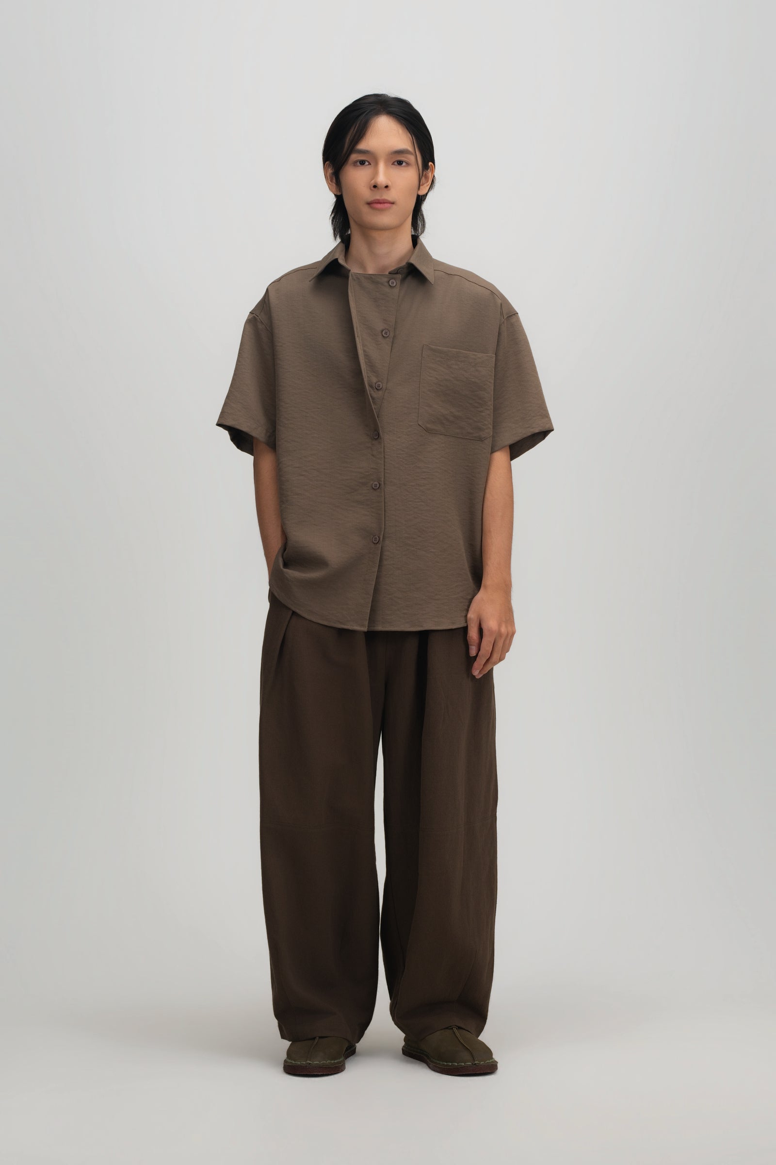 Gender Neutral Drape Neck Short-Sleeve Shirt (Tea)