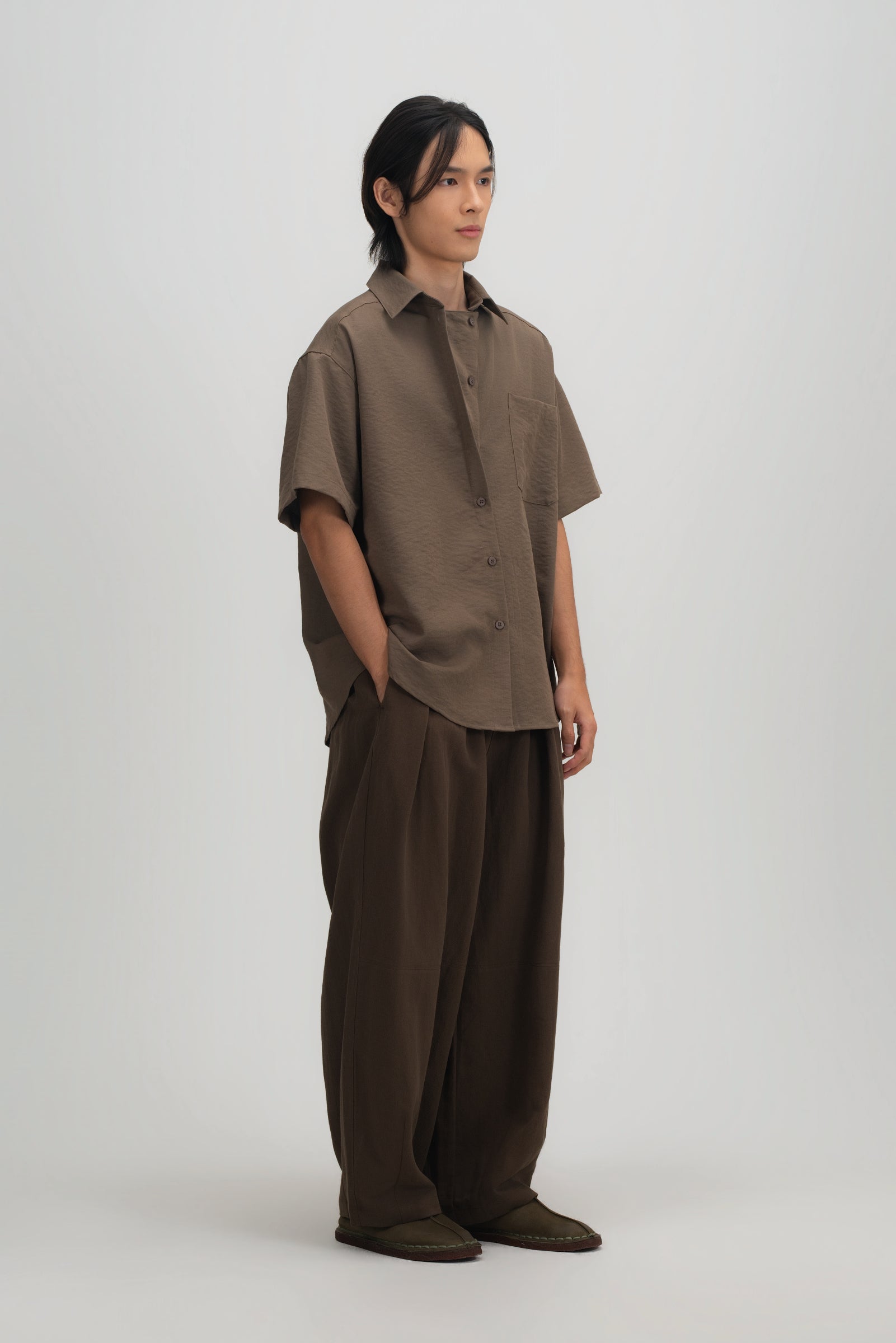 Gender Neutral Drape Neck Short-Sleeve Shirt (Tea)