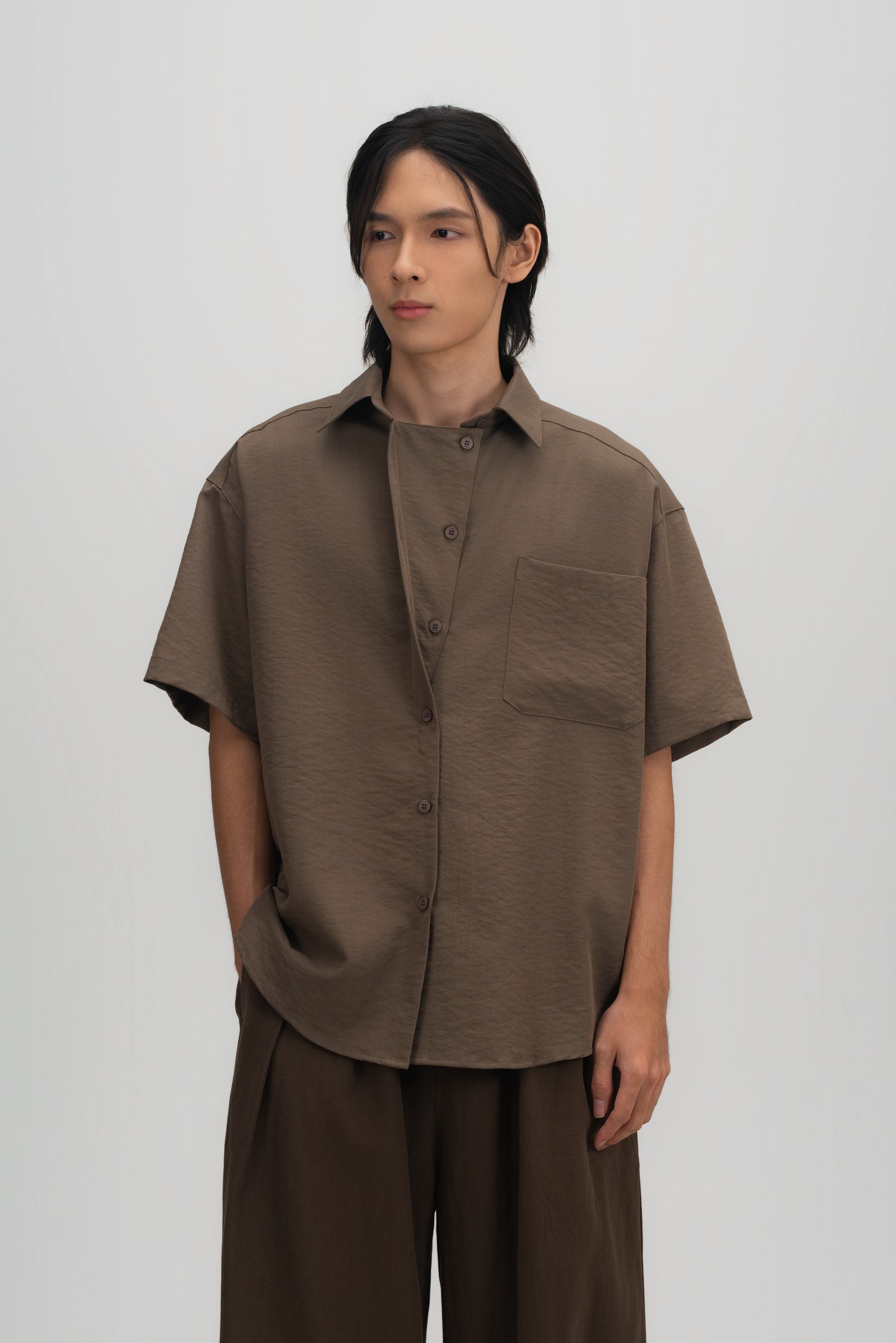 Gender Neutral Drape Neck Short-Sleeve Shirt (Tea)