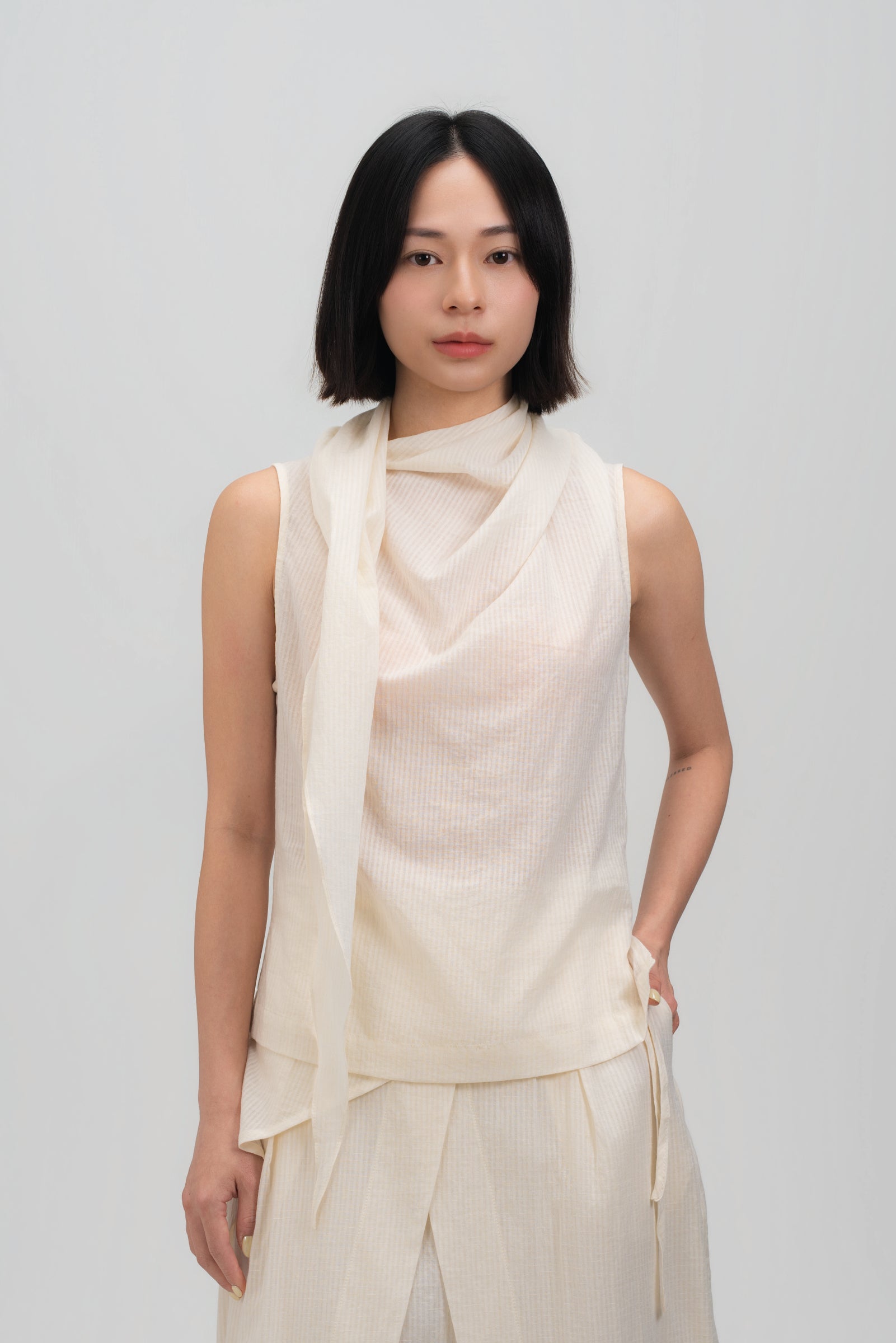 Triangle Neck-Scarf Tank Top (Off White Grid)
