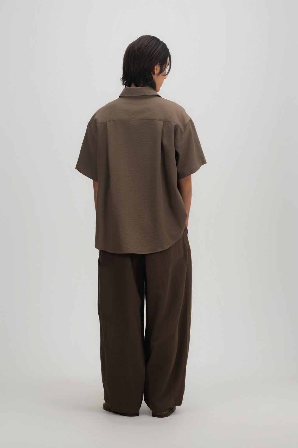 Gender Neutral Drape Neck Short-Sleeve Shirt (Tea)