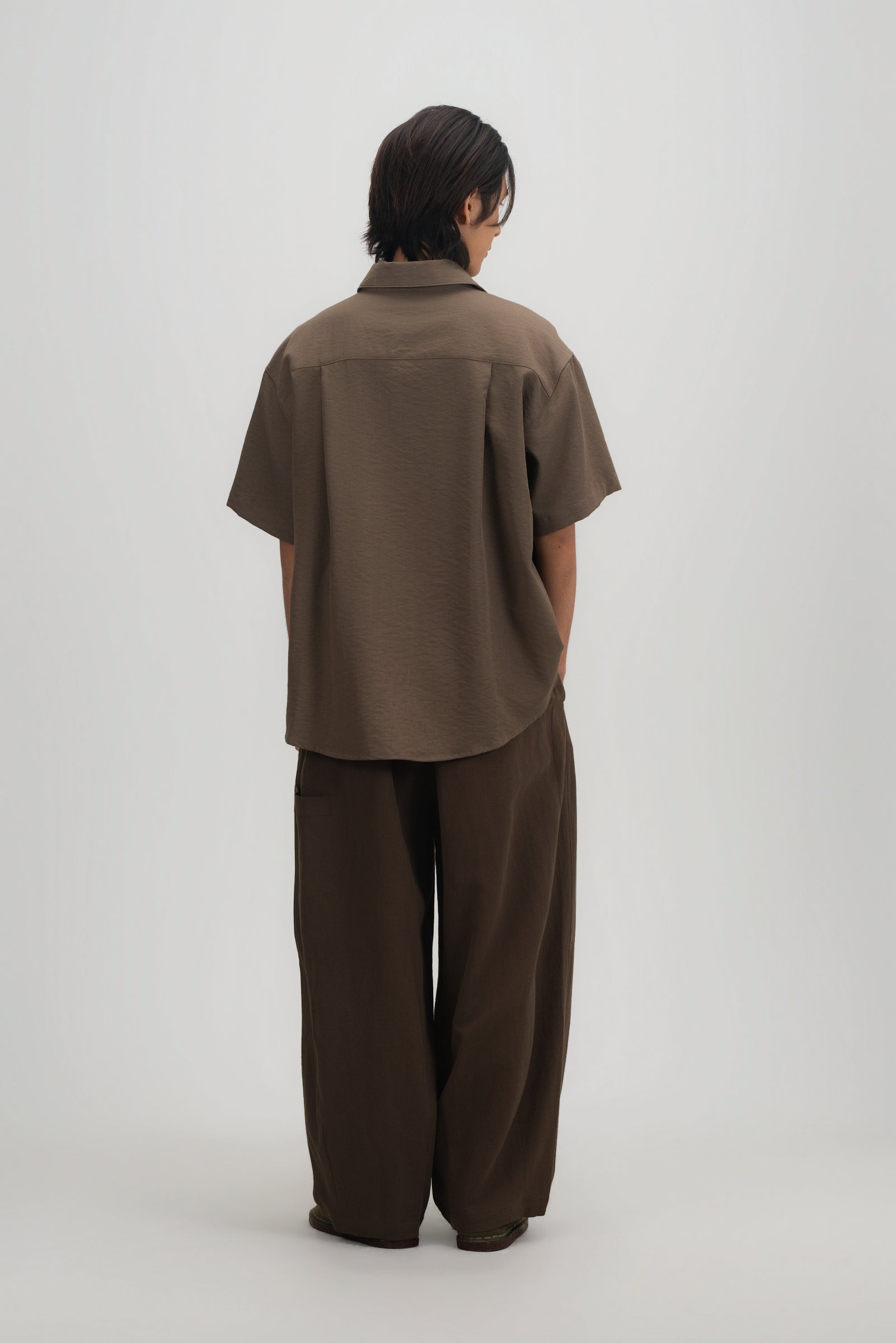 Gender Neutral Drape Neck Short-Sleeve Shirt (Tea)