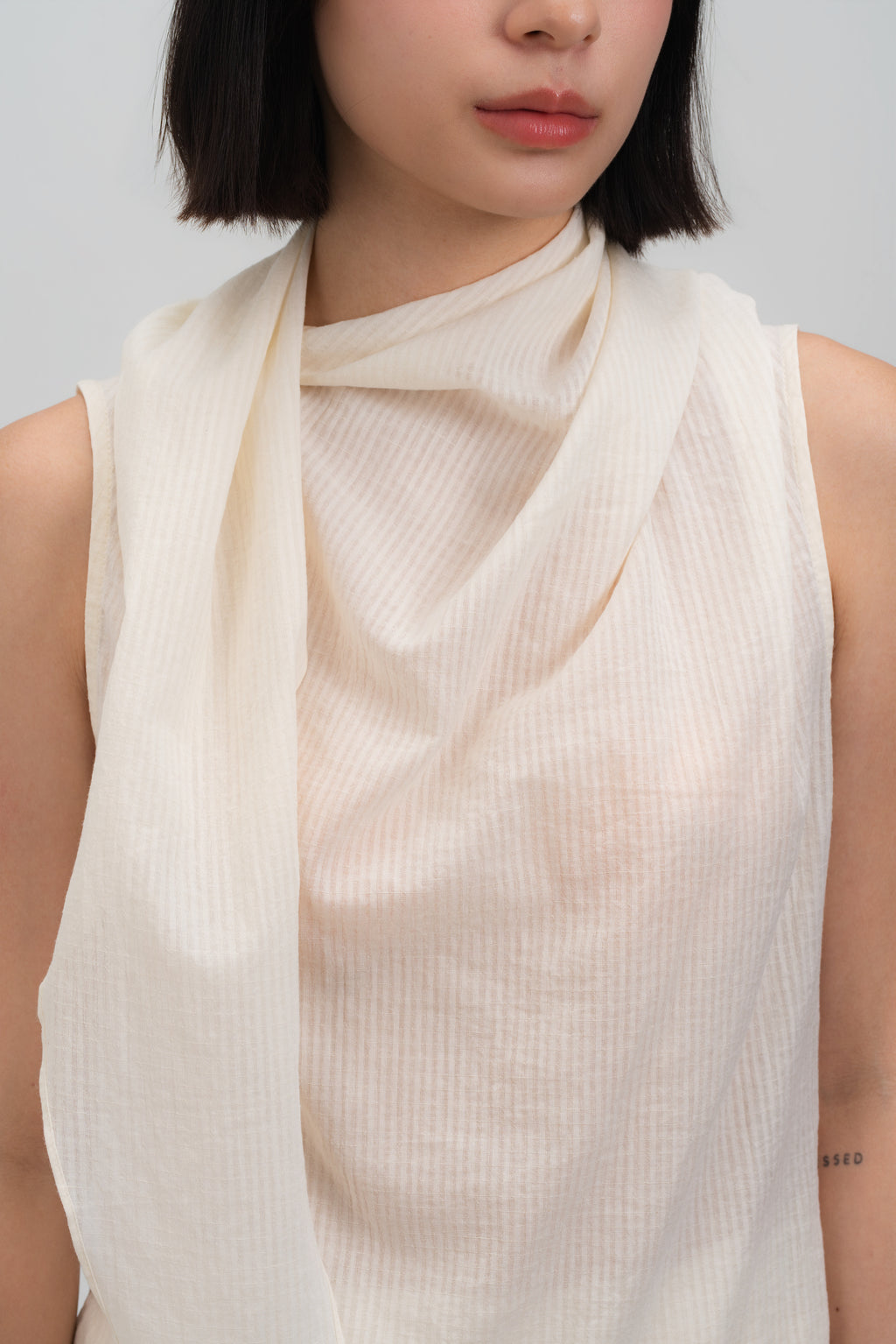 Triangle Neck-Scarf Tank Top (Off White Grid)