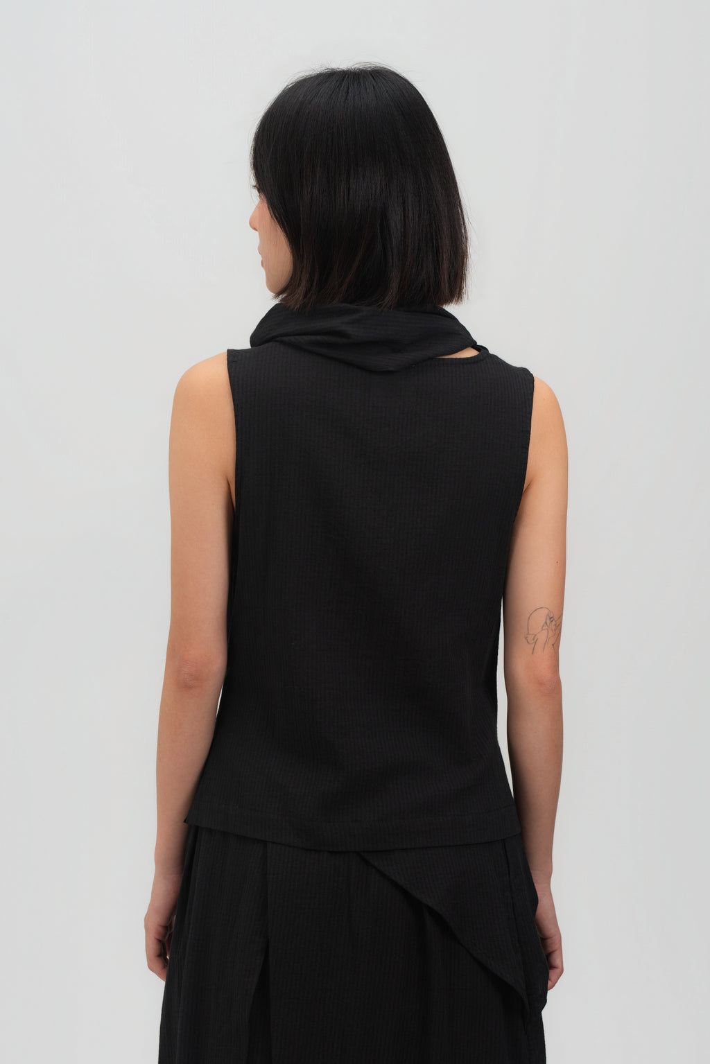 Triangle Neck-Scarf Tank Top (Black Grid)