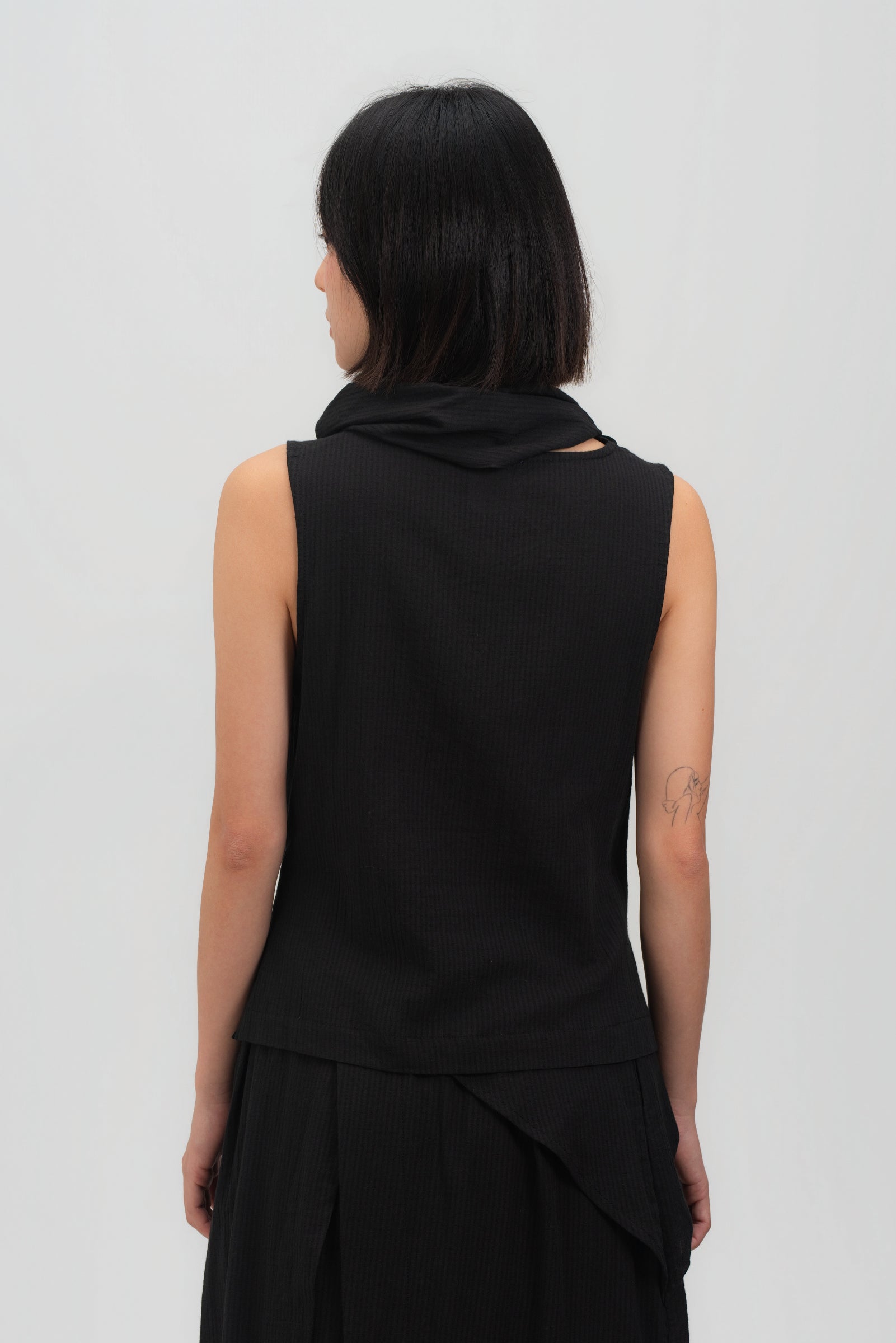 Triangle Neck-Scarf Tank Top (Black Grid)