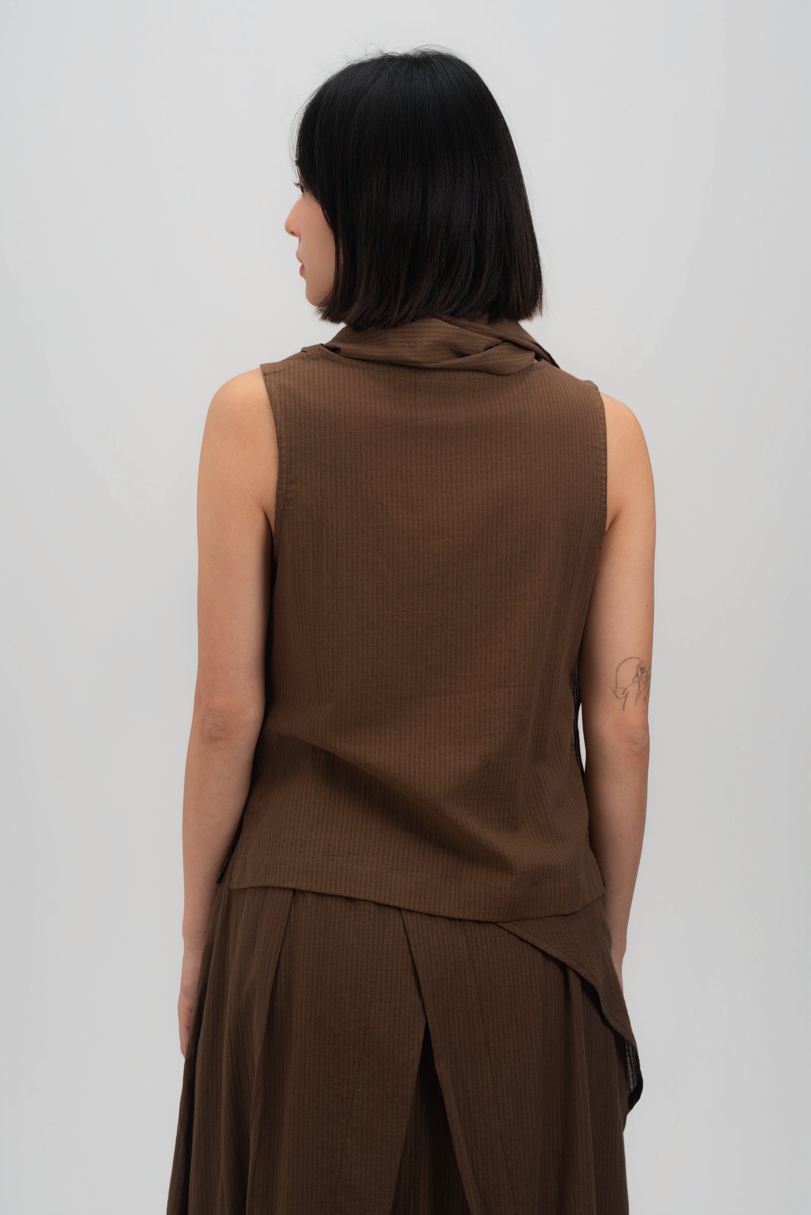 Triangle Neck-Scarf Tank Top (Brown Grid)