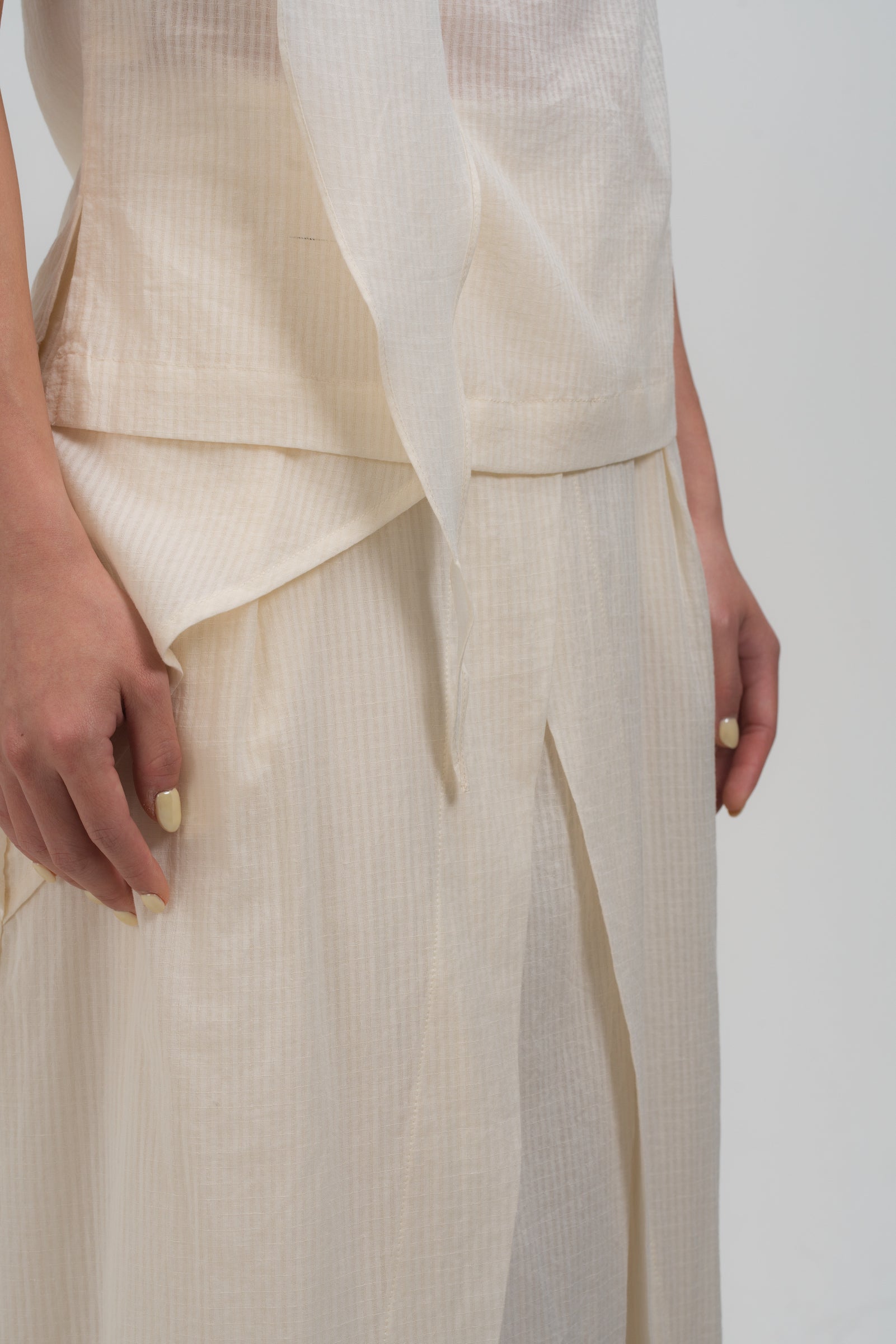 Waist Bandeu Layering Pleated Skirt - Midi (Off White Grid)