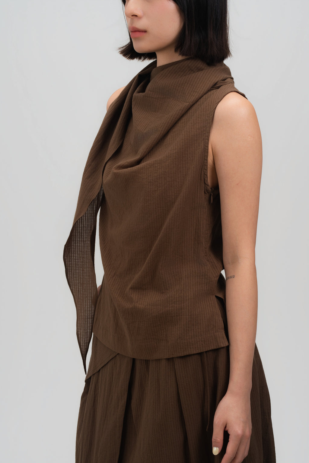 Triangle Neck-Scarf Tank Top (Brown Grid)