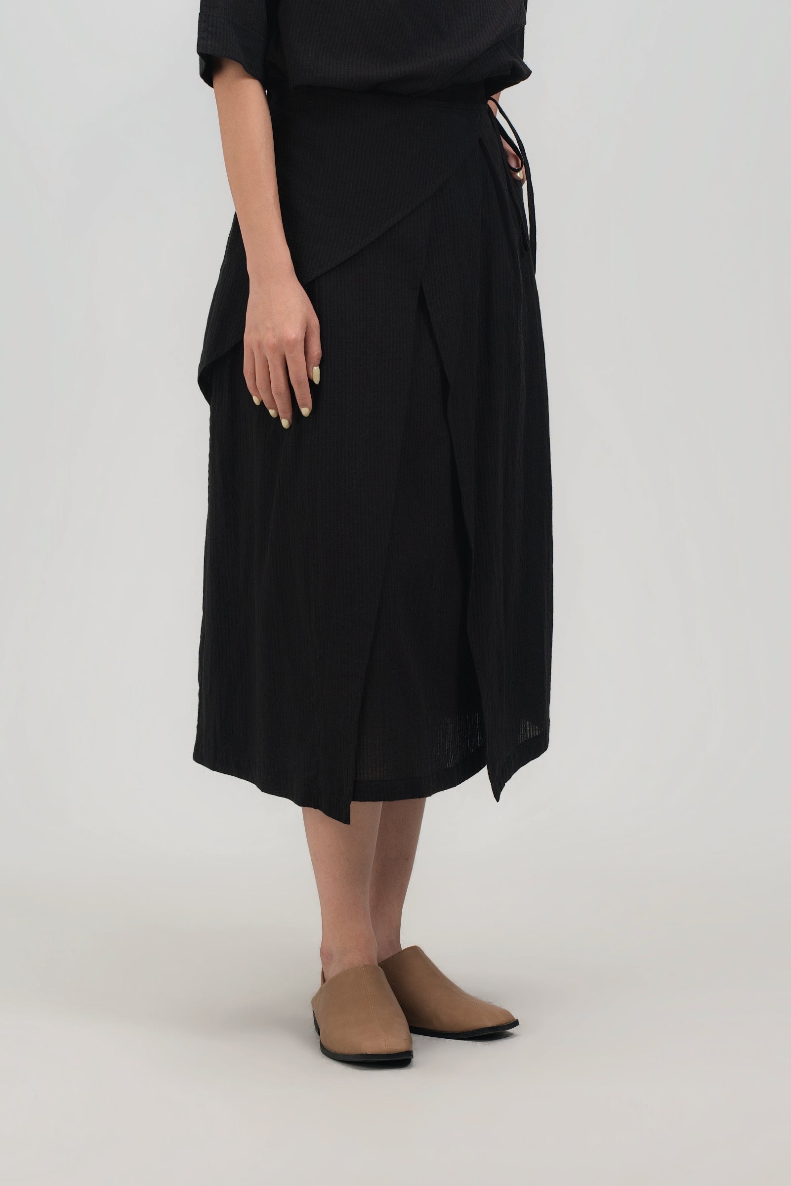 Waist Bandeu Layering Pleated Skirt - Midi (Black Grid)