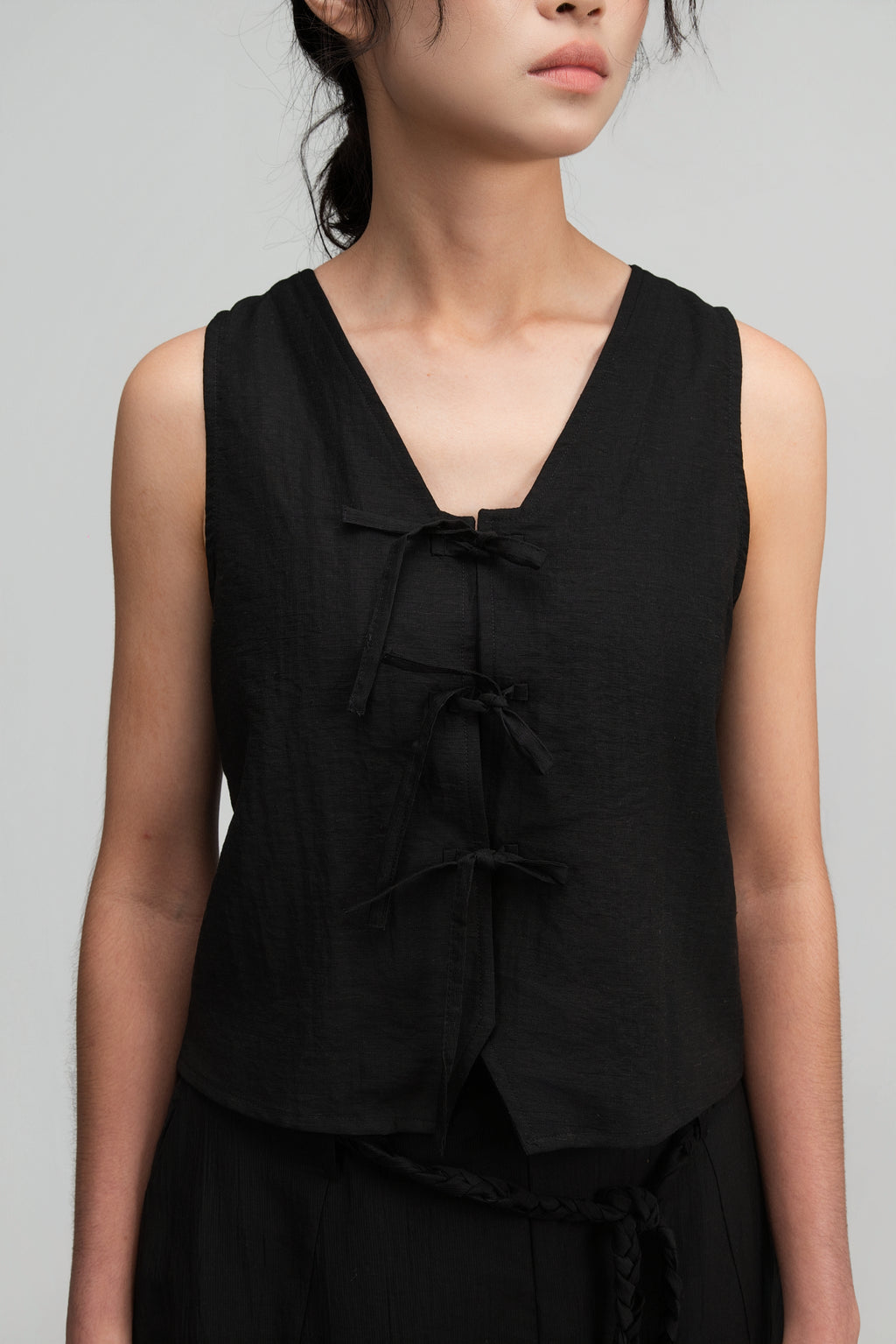 Triple Knot Crop Tank Top (Black)